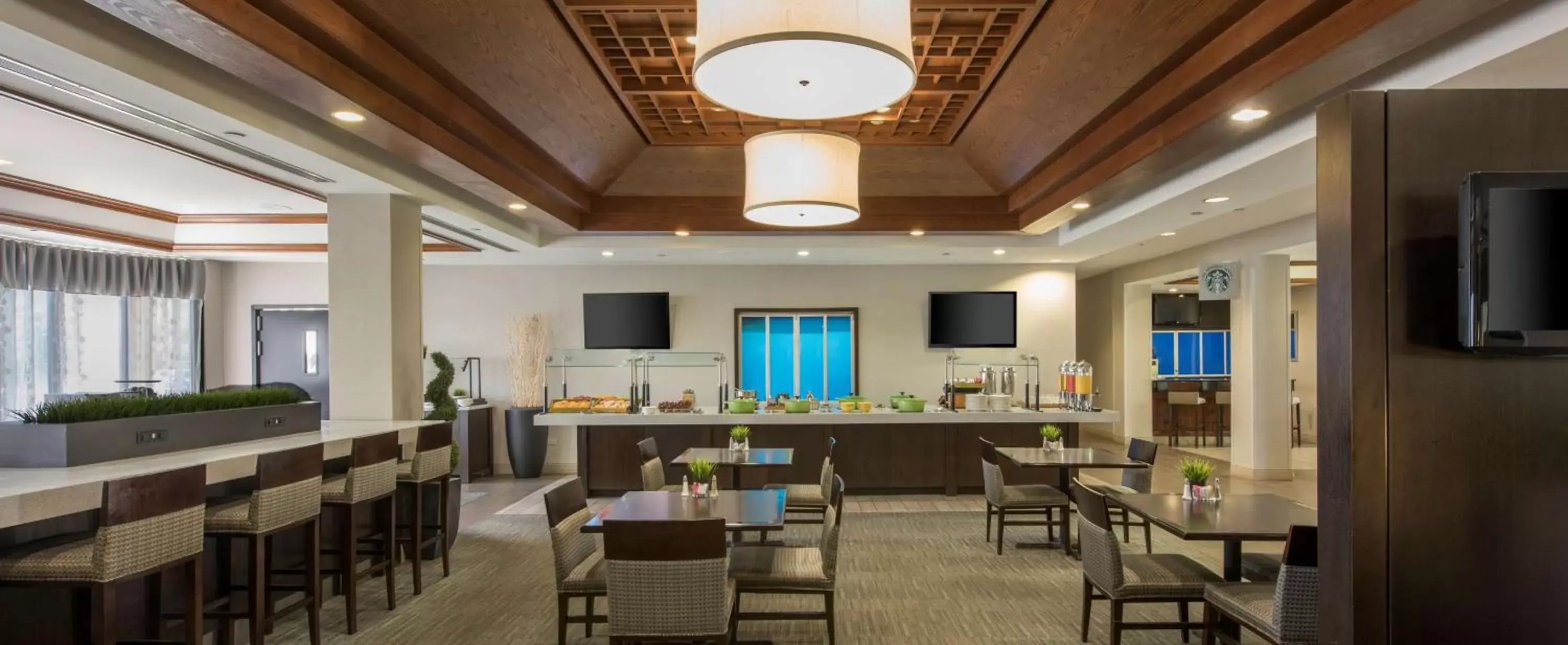 Dining area, Restaurant/Places to Eat in DoubleTree by Hilton Hotel Chicago Wood Dale - Elk Grove