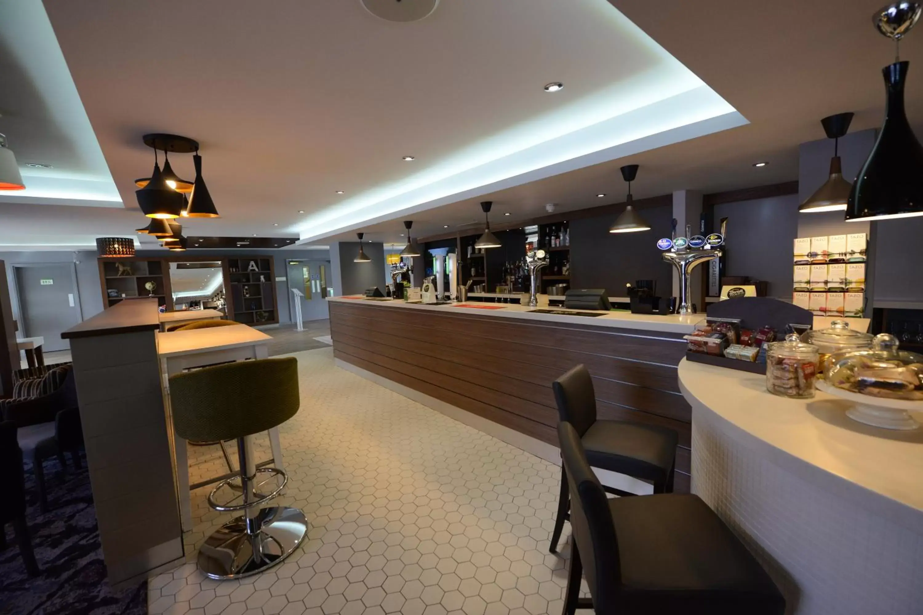 Lounge or bar, Lounge/Bar in Holiday Inn Wolverhampton - Racecourse, an IHG Hotel