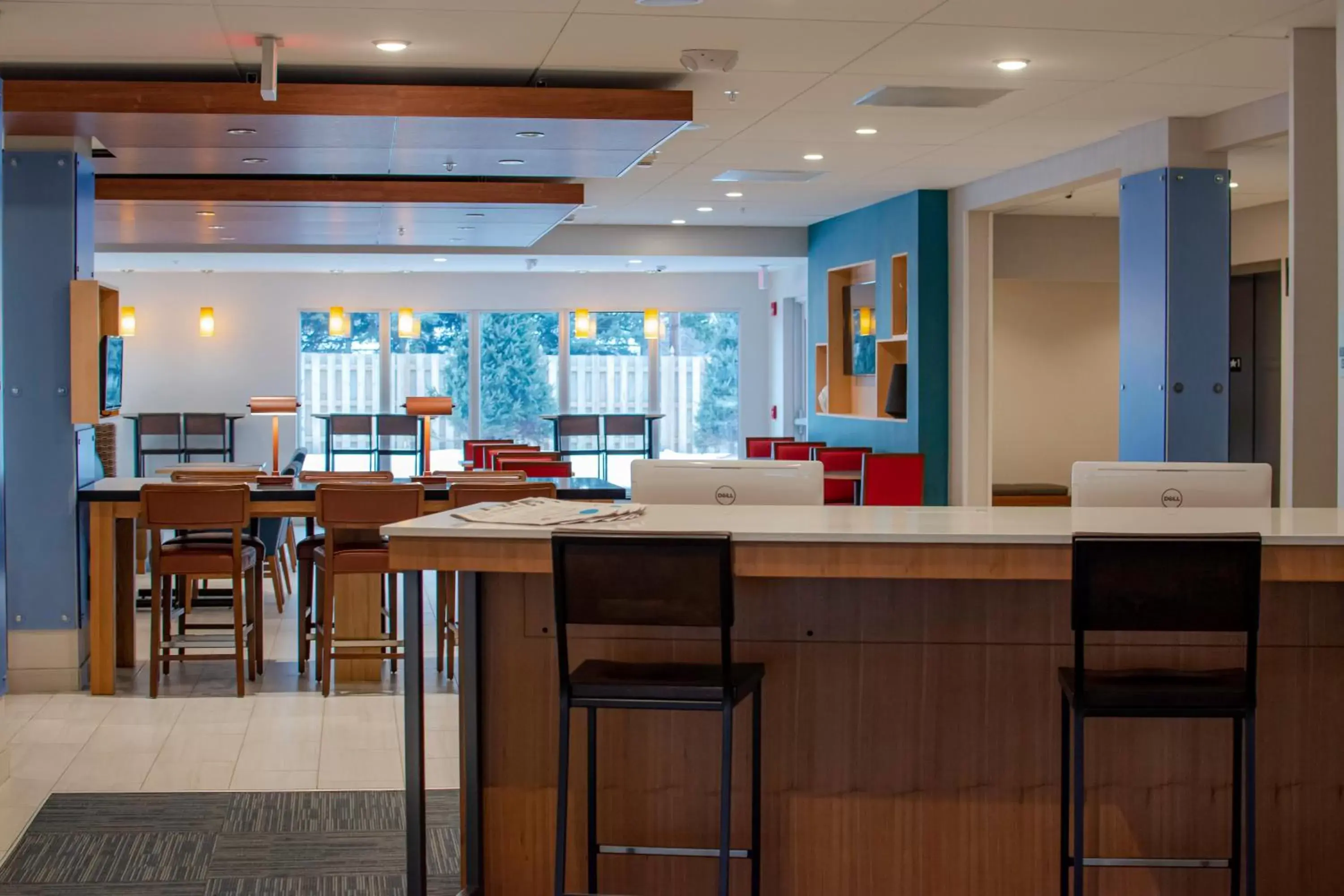 Lobby or reception in Holiday Inn Express & Suites Tonawanda - Buffalo Area, an IHG Hotel