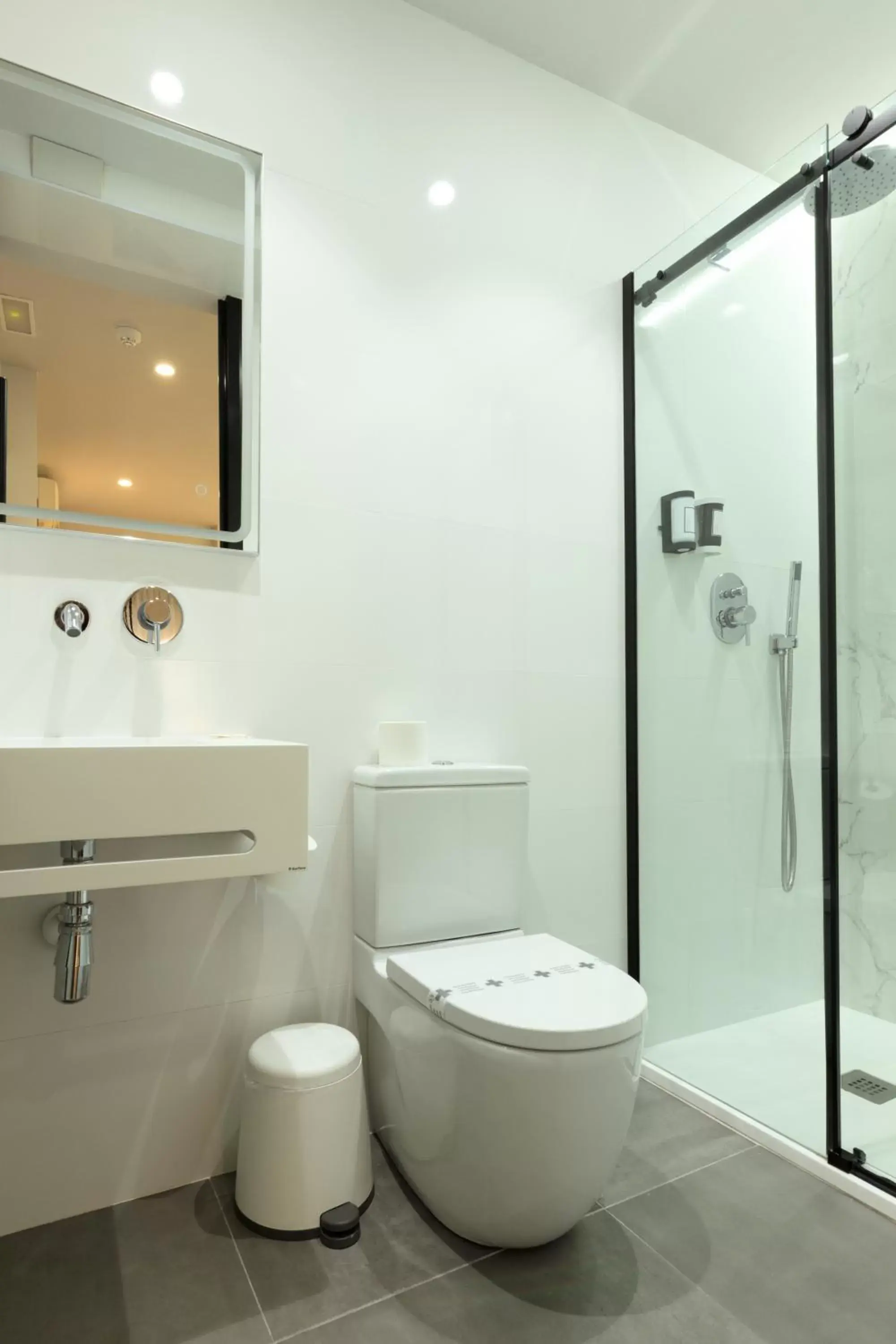 Shower, Bathroom in Hotel La Milagrosa