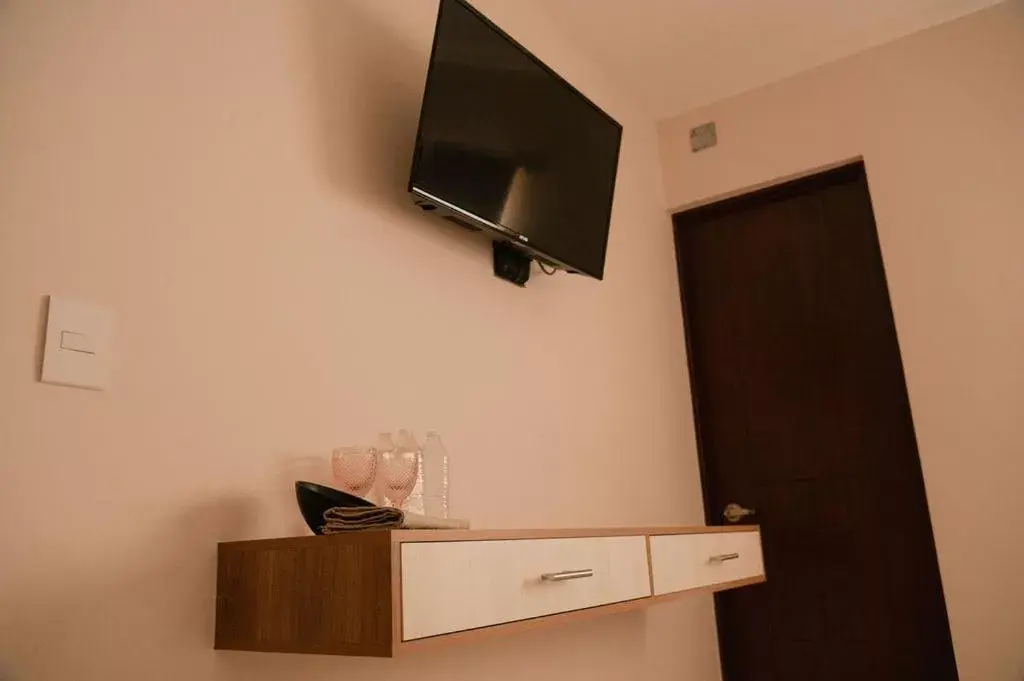 TV and multimedia, TV/Entertainment Center in Hotel Fratelli