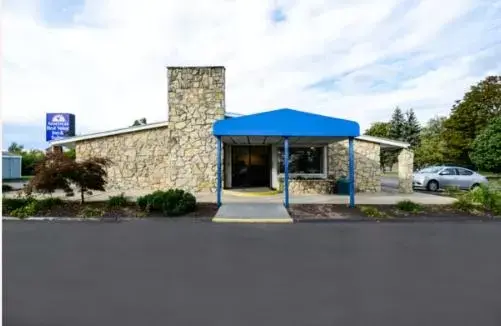 Property Building in Americas Best Value Inn & Suites Jackson