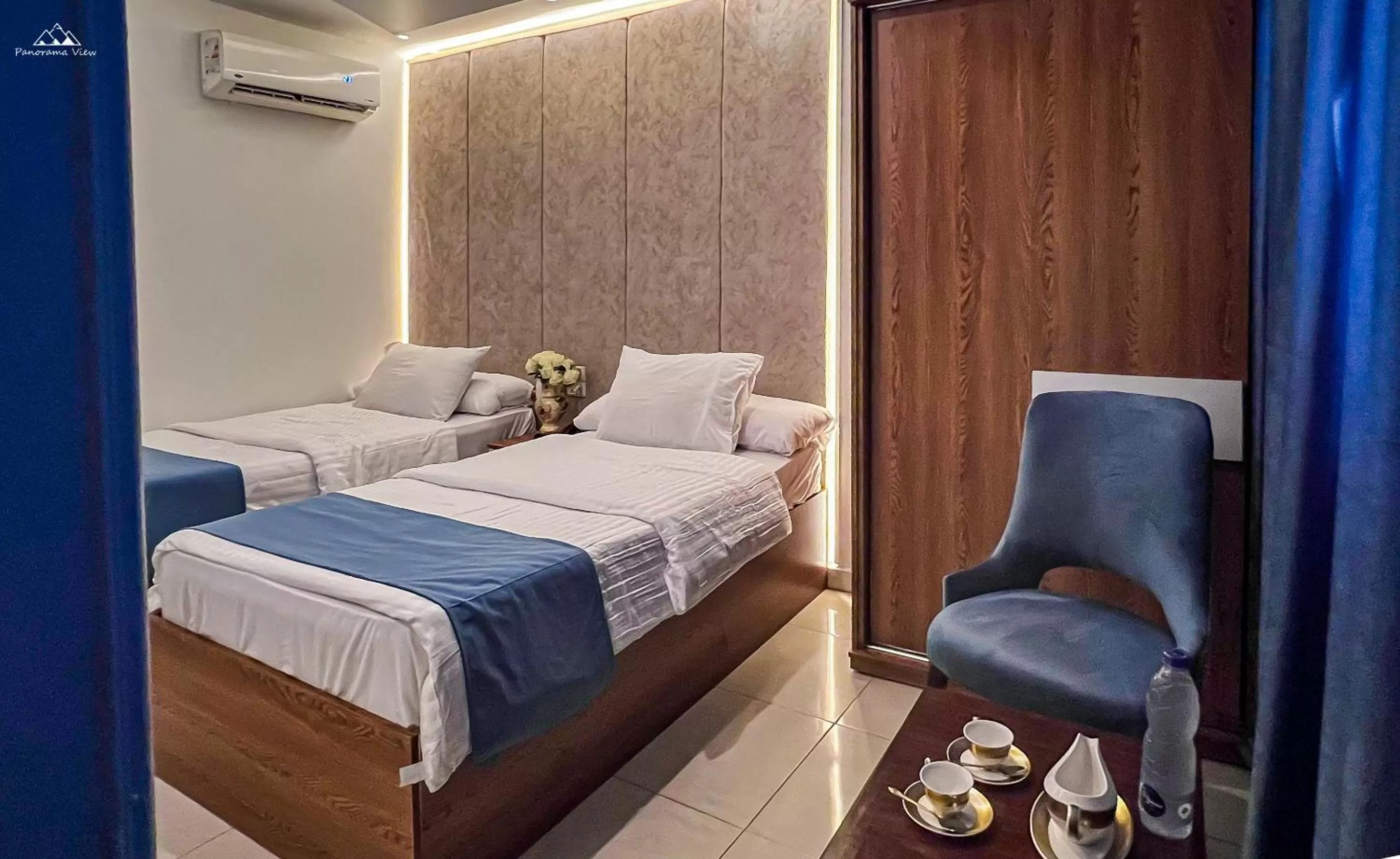 Bedroom, Bed in PANORAMA view pyramids