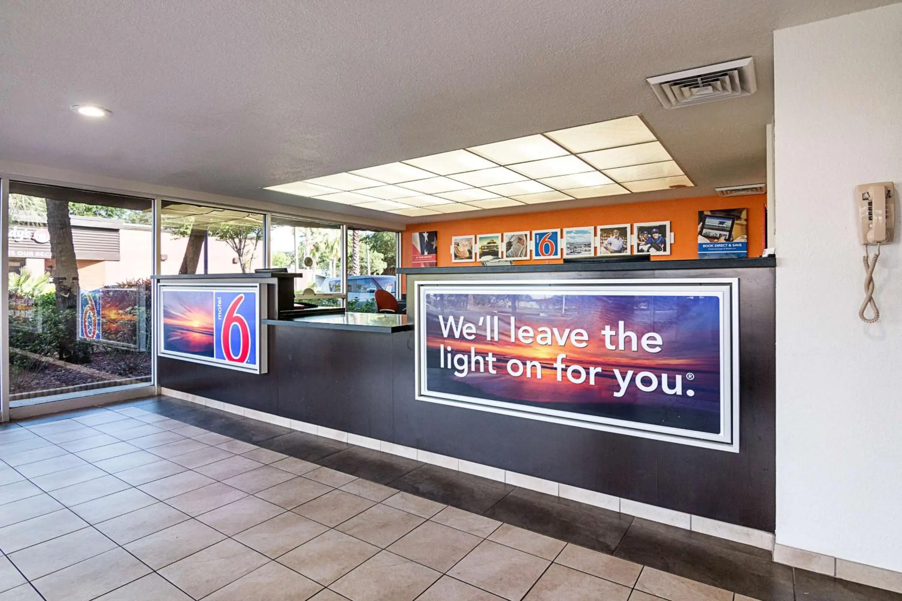 Lobby or reception in Motel 6-Tampa, FL - Fairgrounds