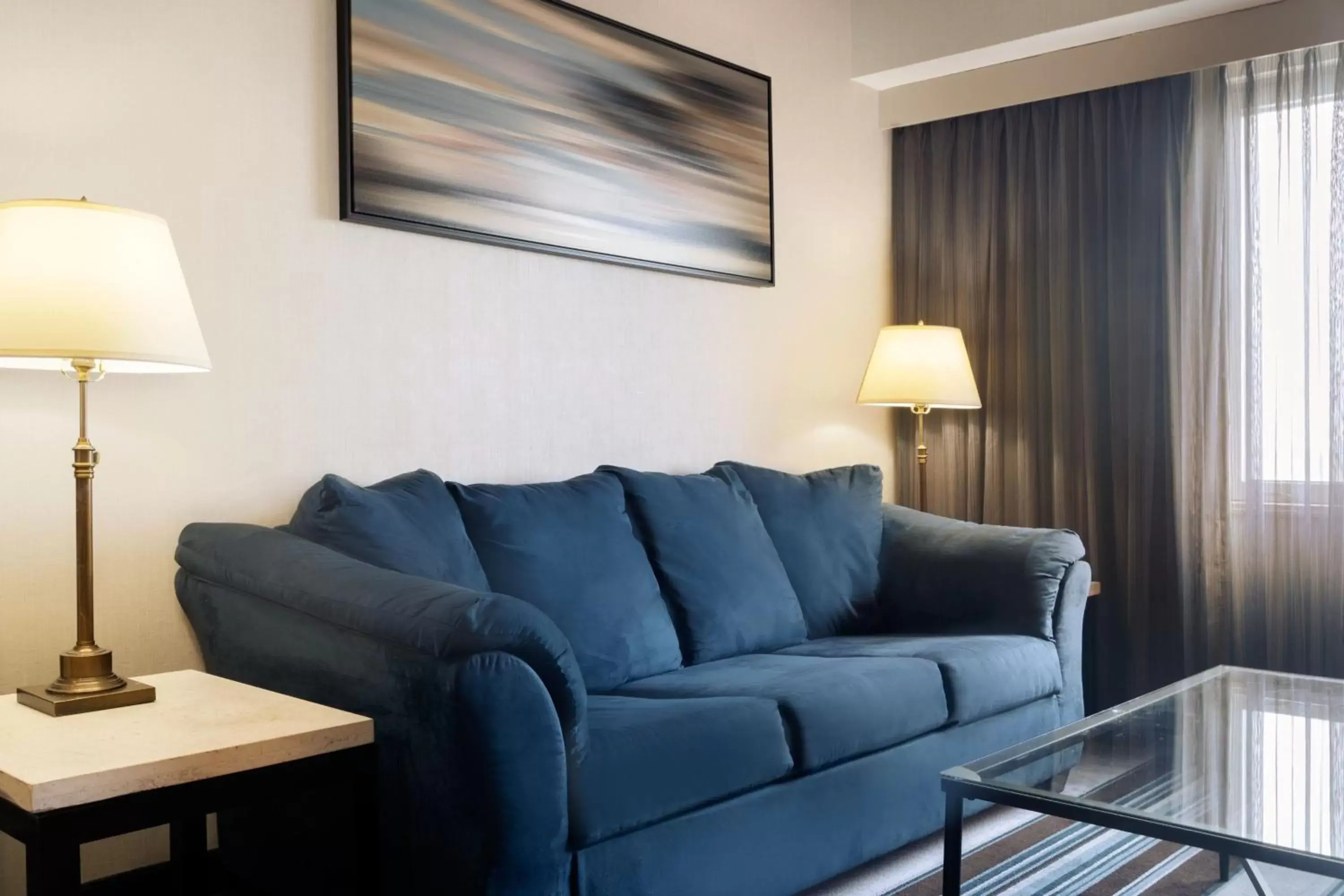 Bedroom, Seating Area in Courtyard by Marriott New York JFK Airport