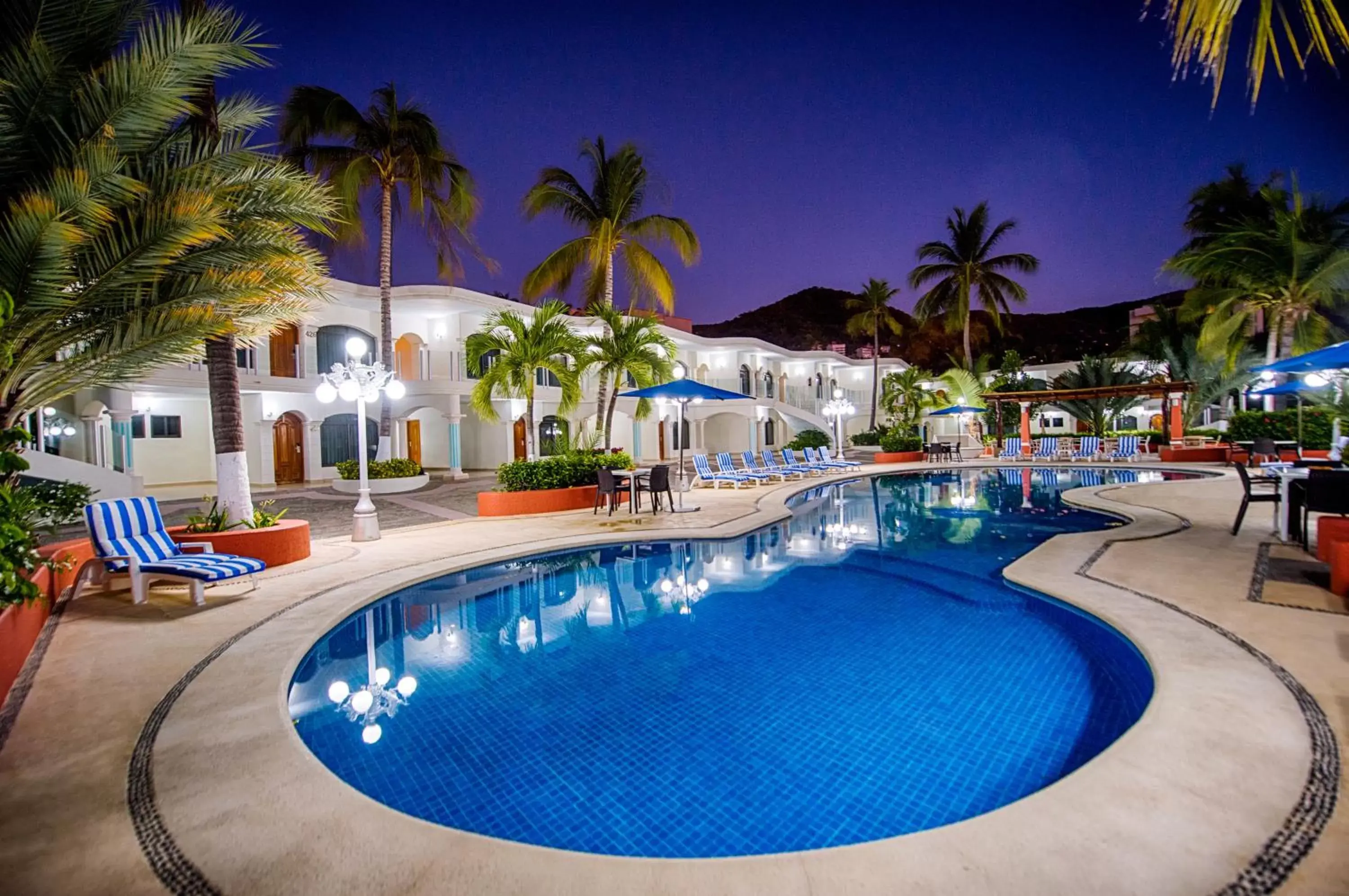Property building, Swimming Pool in Hotel Costa Azul
