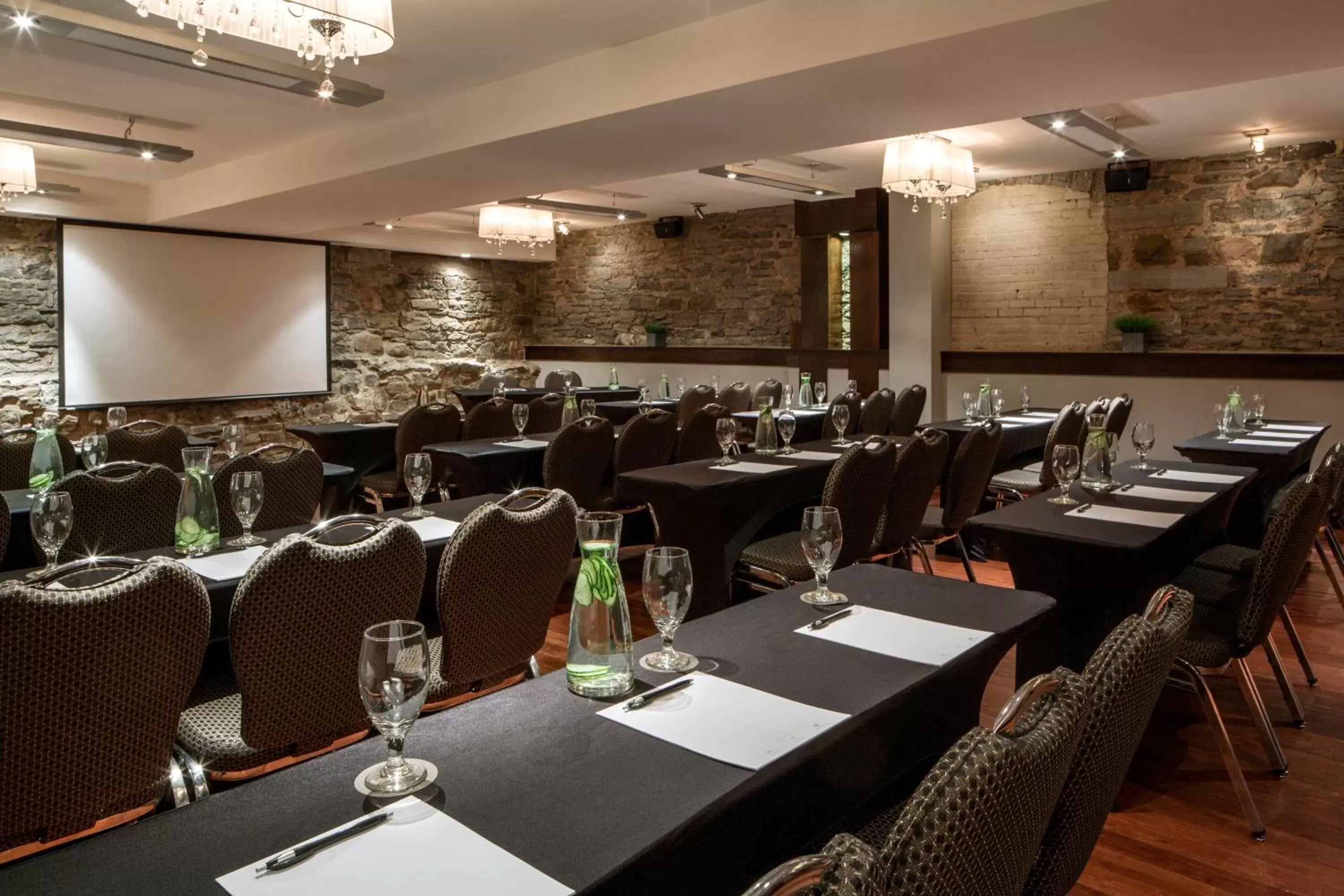 Business facilities, Restaurant/Places to Eat in Auberge du Vieux Port by Gray Collection