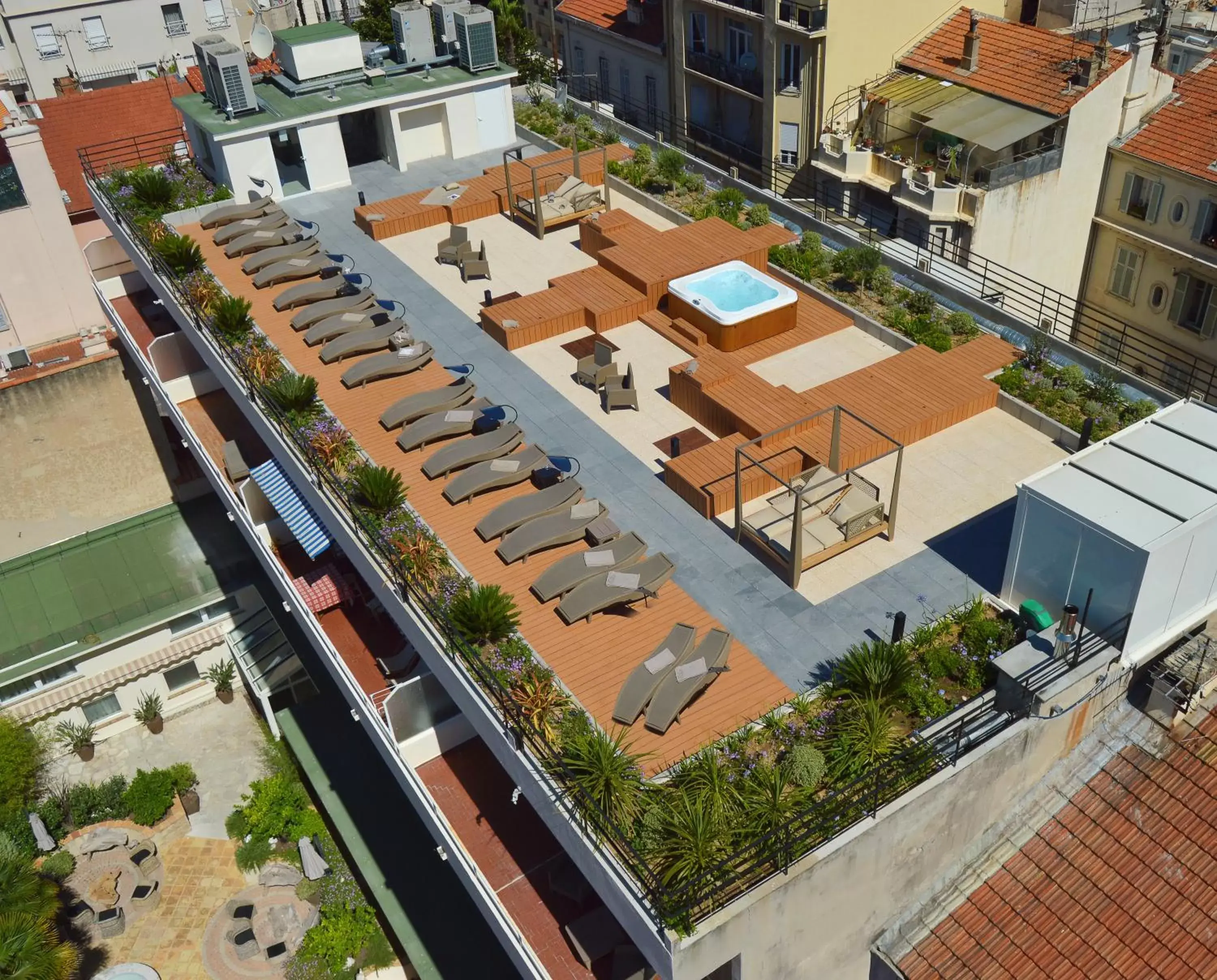 Facade/entrance, Bird's-eye View in Best Western Premier Le Patio des Artistes Wellness Jacuzzi