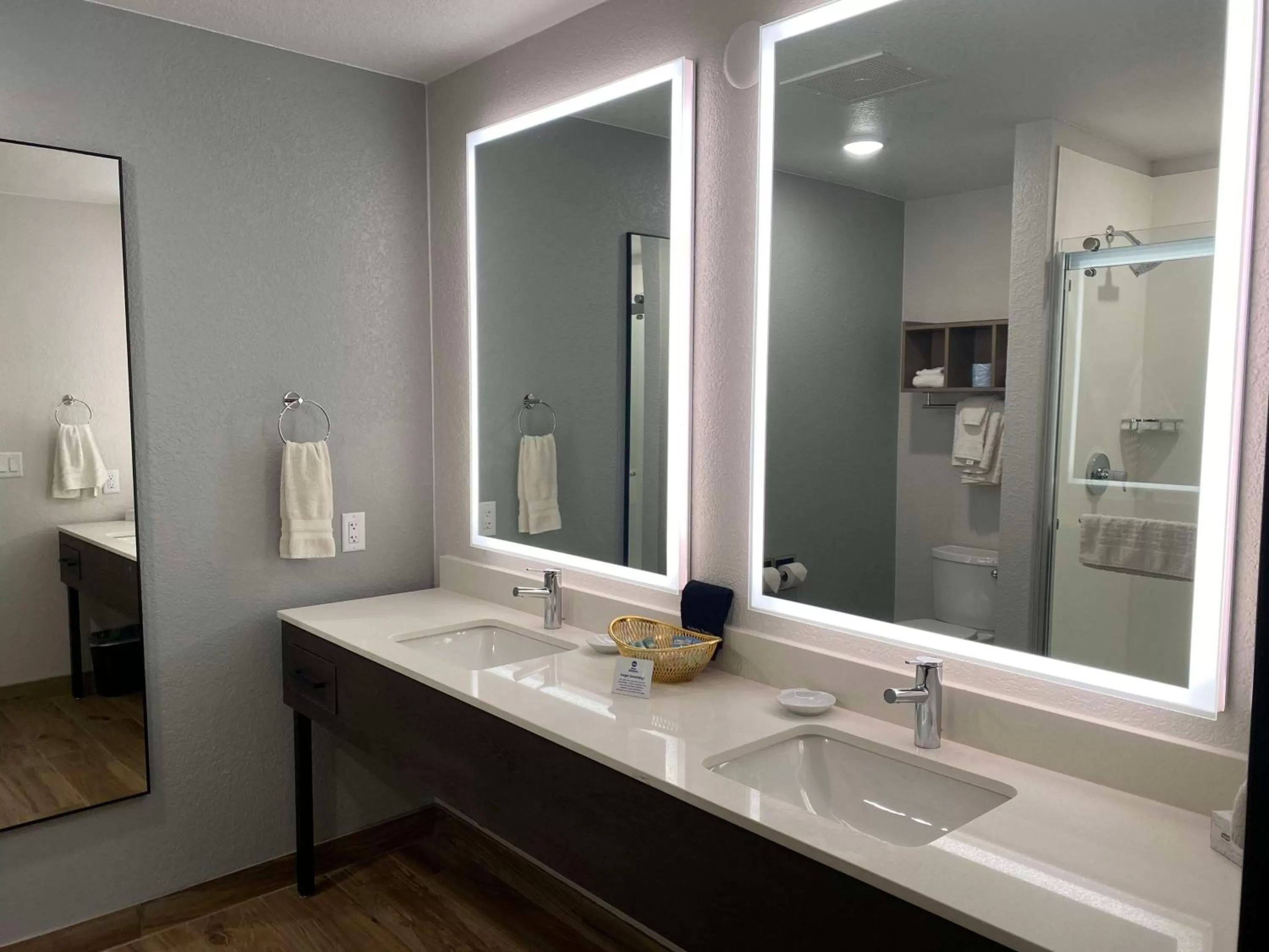 Bathroom in Best Western Lake Lucille Inn