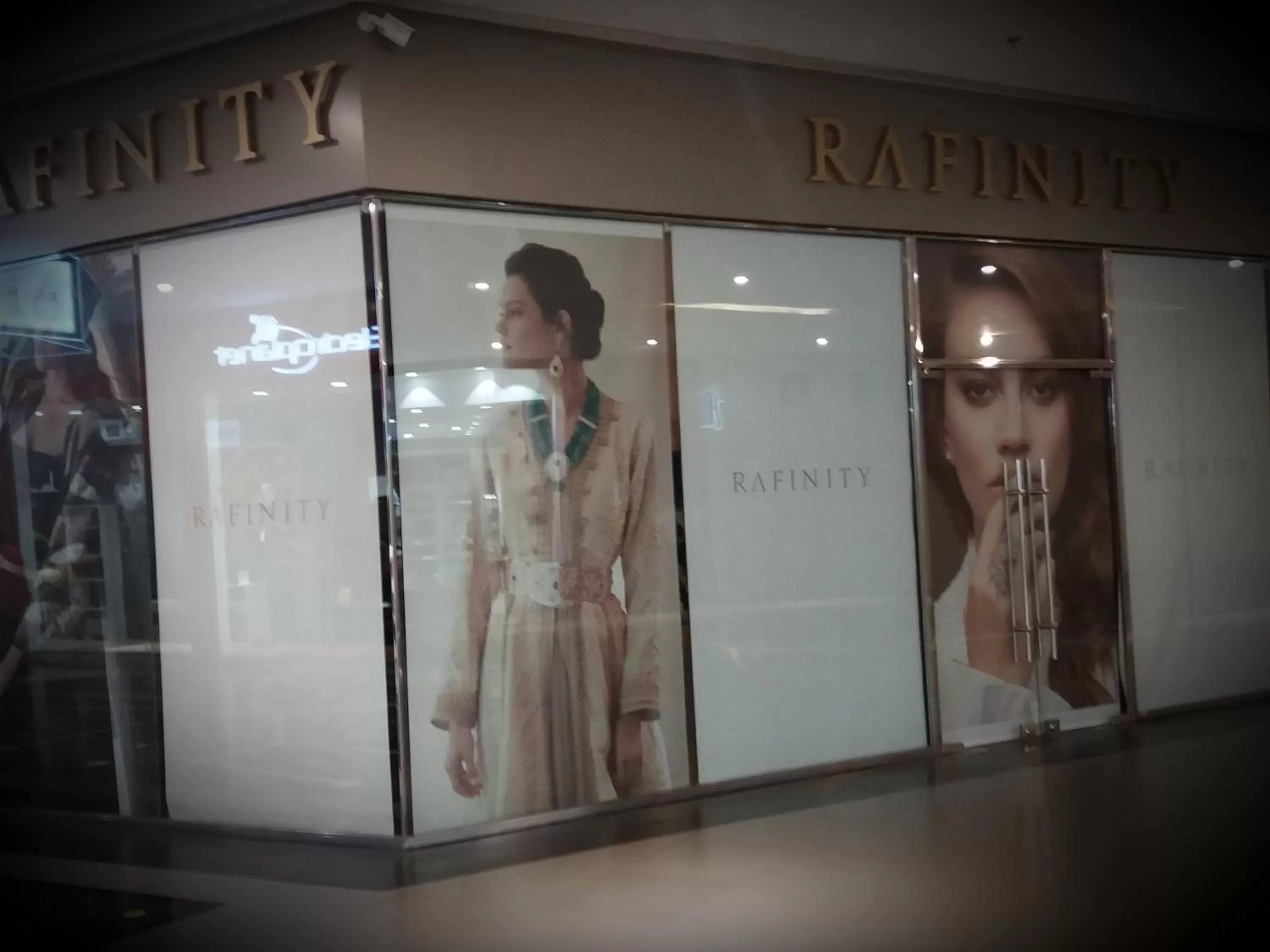 Shopping Area in Relax Hotel Casa Voyageurs