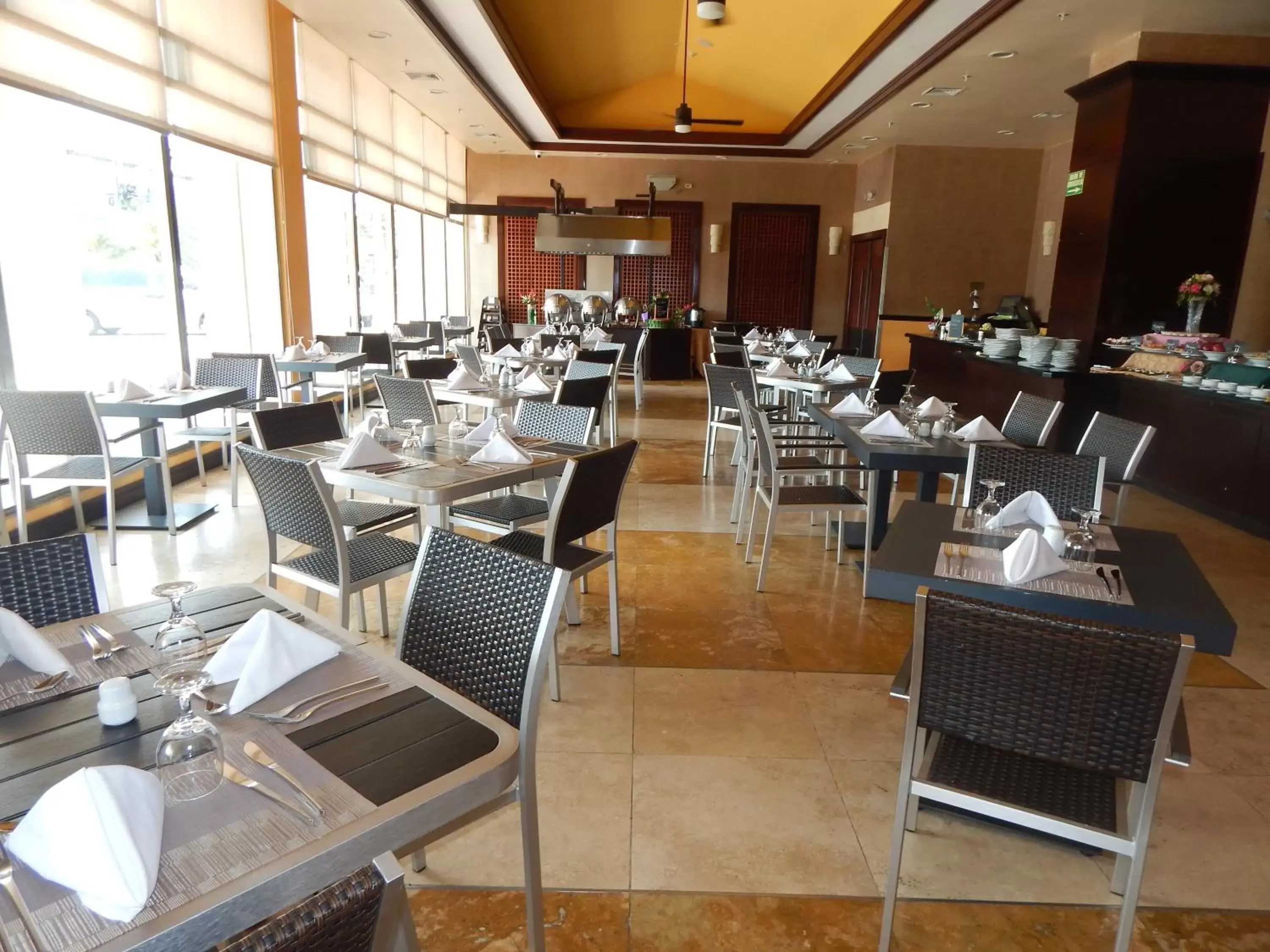 Restaurant/places to eat in Radisson Colon 2,000 Hotel & Casino Restaurant/places to eat in Radisson Colon 2,000 Hotel & Casino