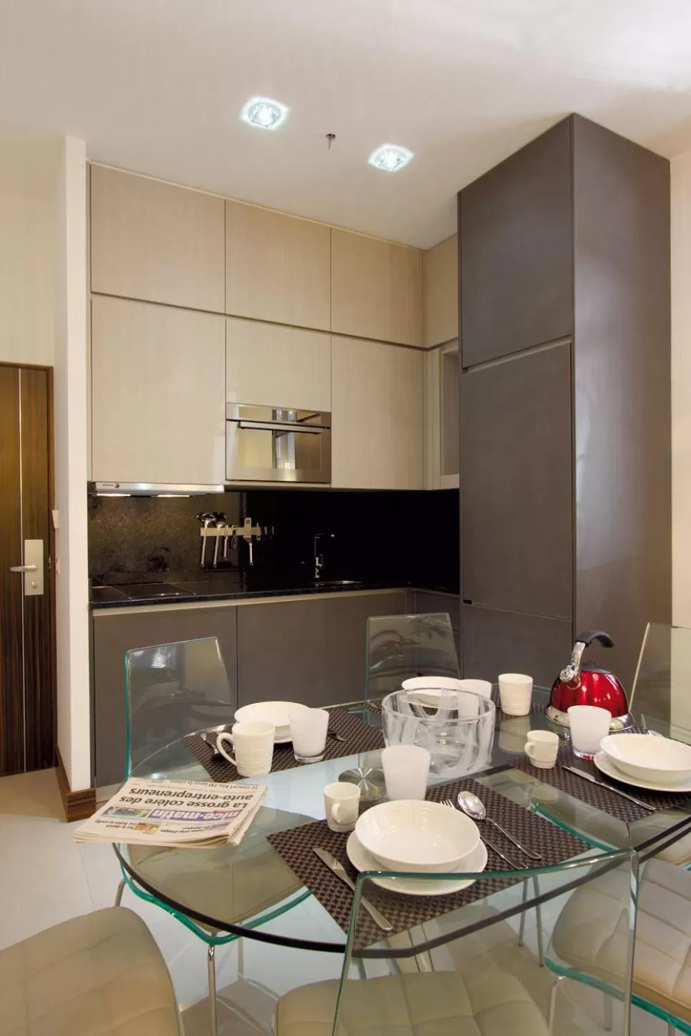 Kitchen or kitchenette in GOLDEN TULIP CANNES HOTEL de PARIS