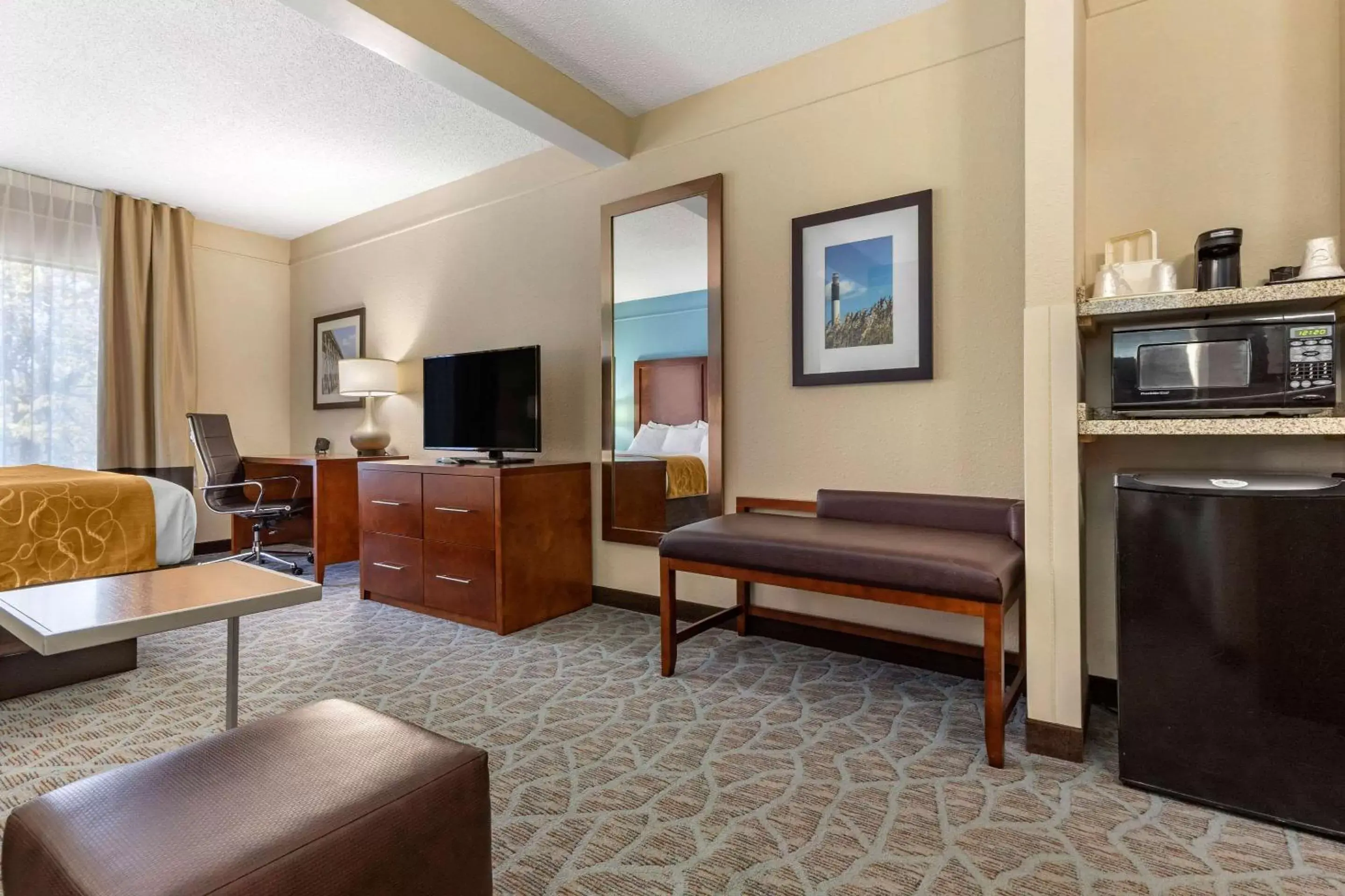 Bedroom, Seating Area in Comfort Suites Southport - Oak Island
