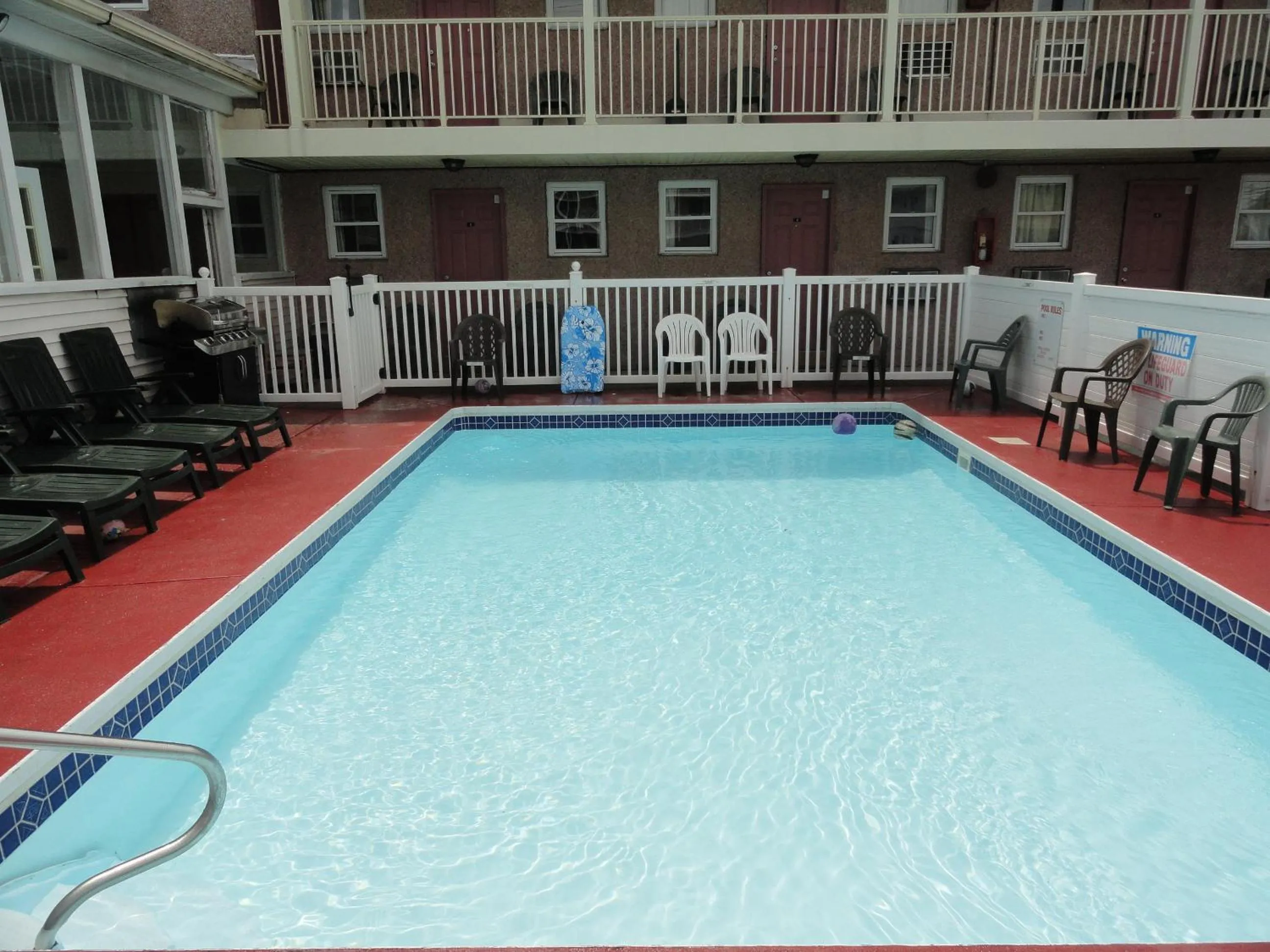 Swimming pool in Anchor Motel