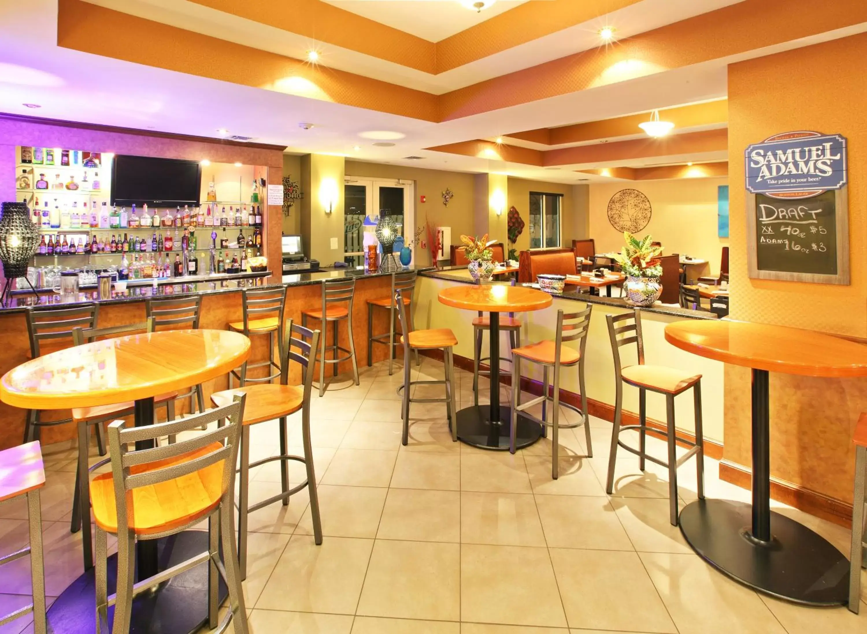 Restaurant/places to eat, Lounge/Bar in Hyatt House Bentonville Rogers