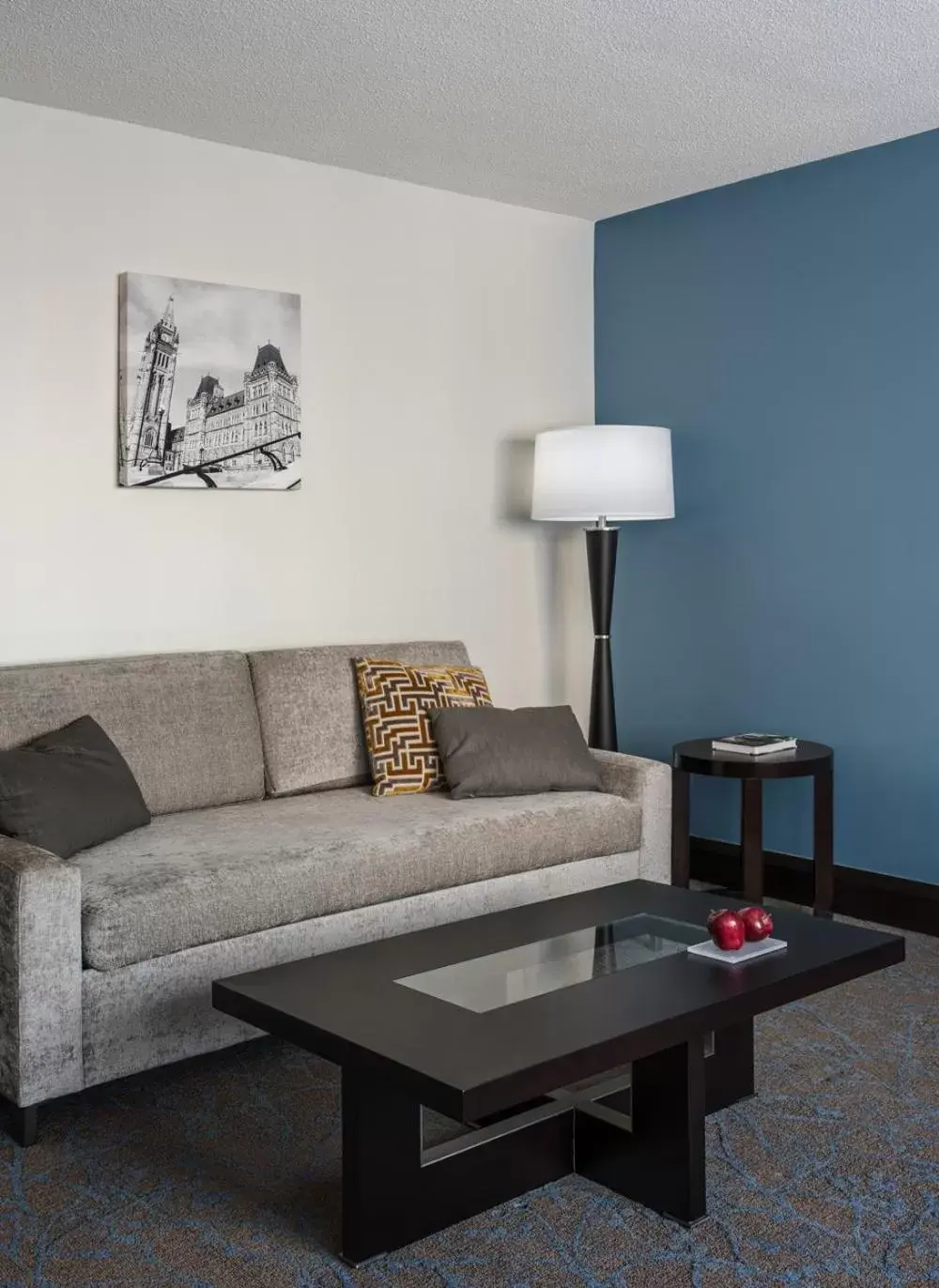 Living room, Seating Area in Ottawa Embassy Hotel & Suites