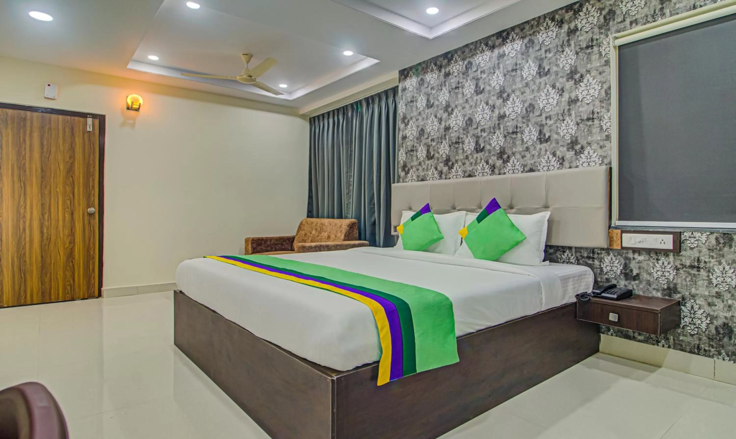 FabHotel Royal Signature - HITECH CITY