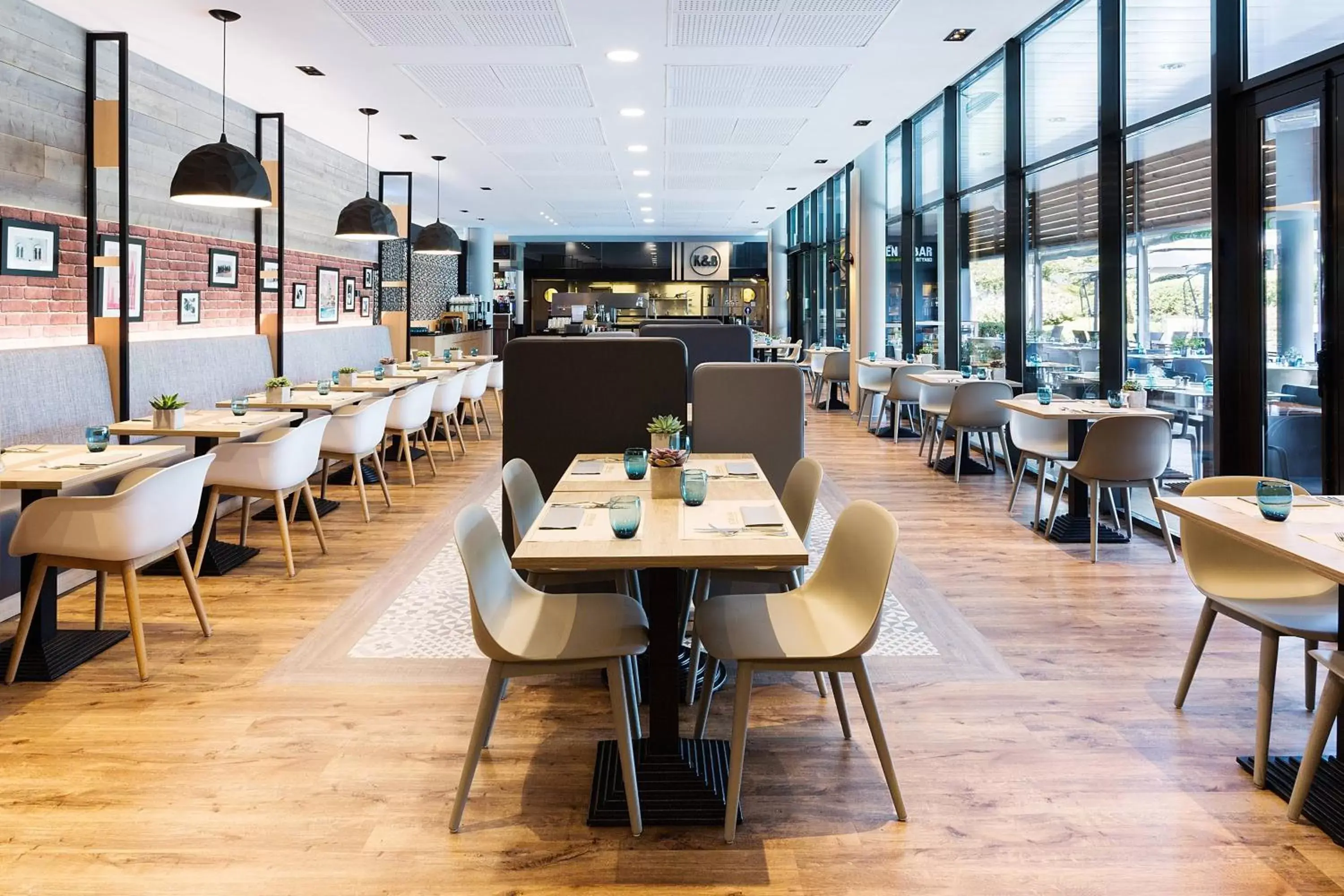Kitchen or kitchenette, Restaurant/Places to Eat in Courtyard by Marriott Toulouse Airport