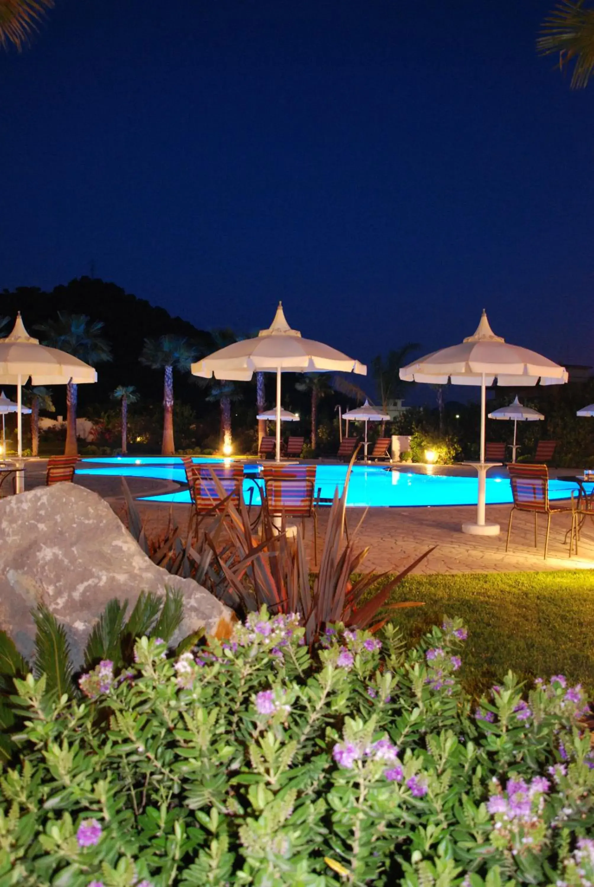 Night, Swimming Pool in Alcantara Resort di Charme