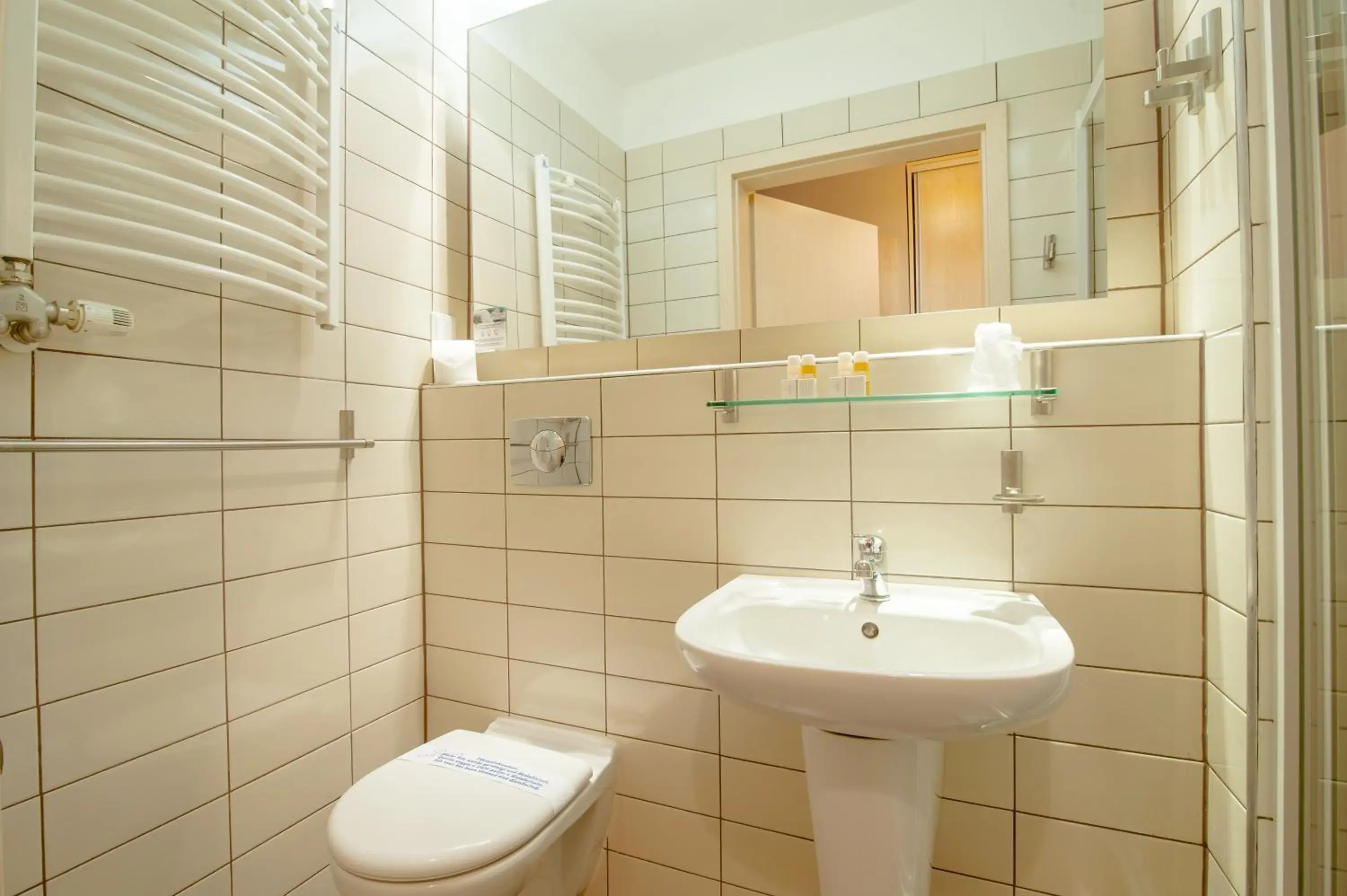 Toilet, Bathroom in Hotel Diament Ustron