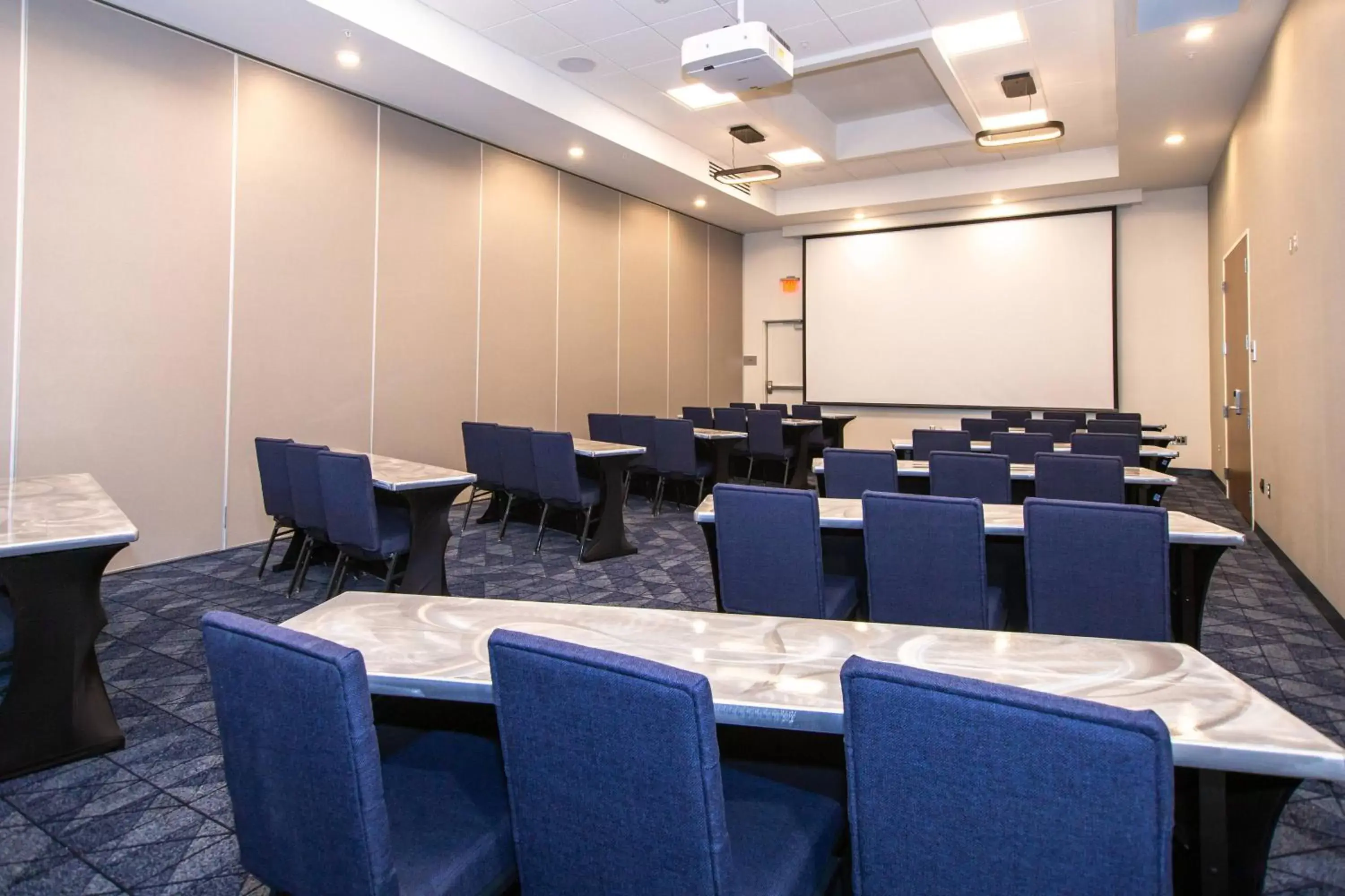 Meeting/conference room in Courtyard by Marriott Rapid City