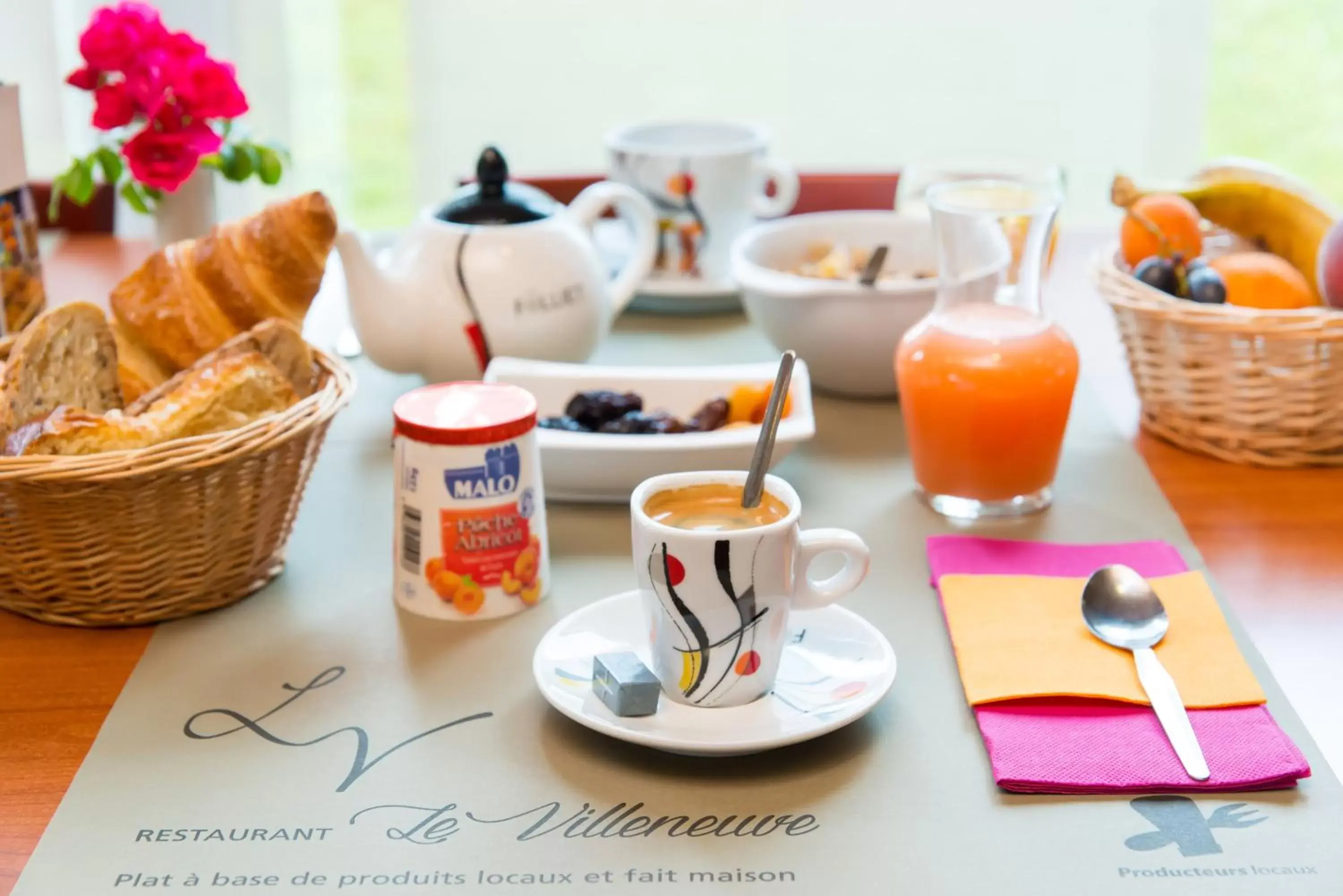 Breakfast in Brit Hotel Rennes St Grégoire – Le Villeneuve