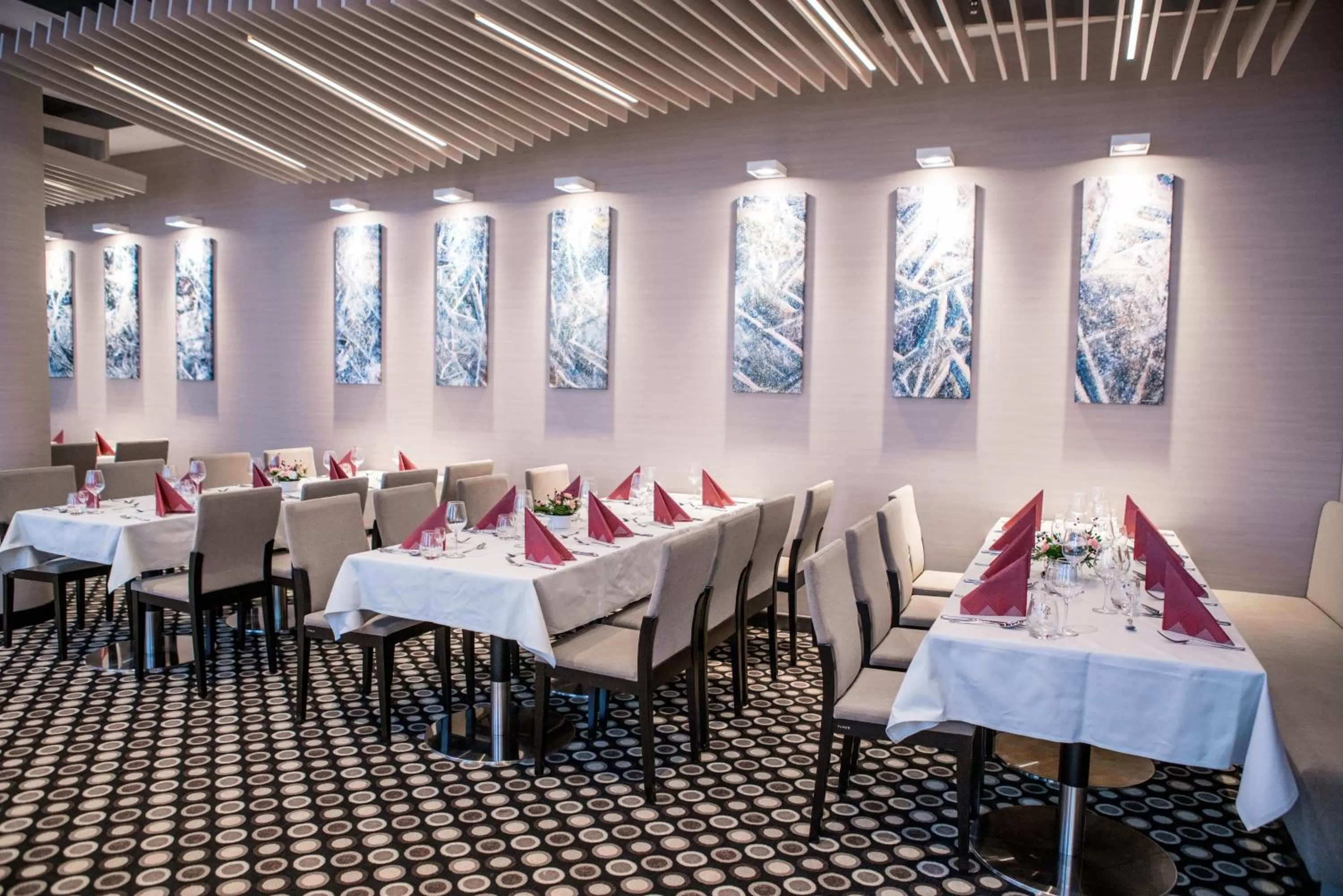 Restaurant/places to eat in Holiday Inn Dąbrowa Górnicza-Katowice by IHG