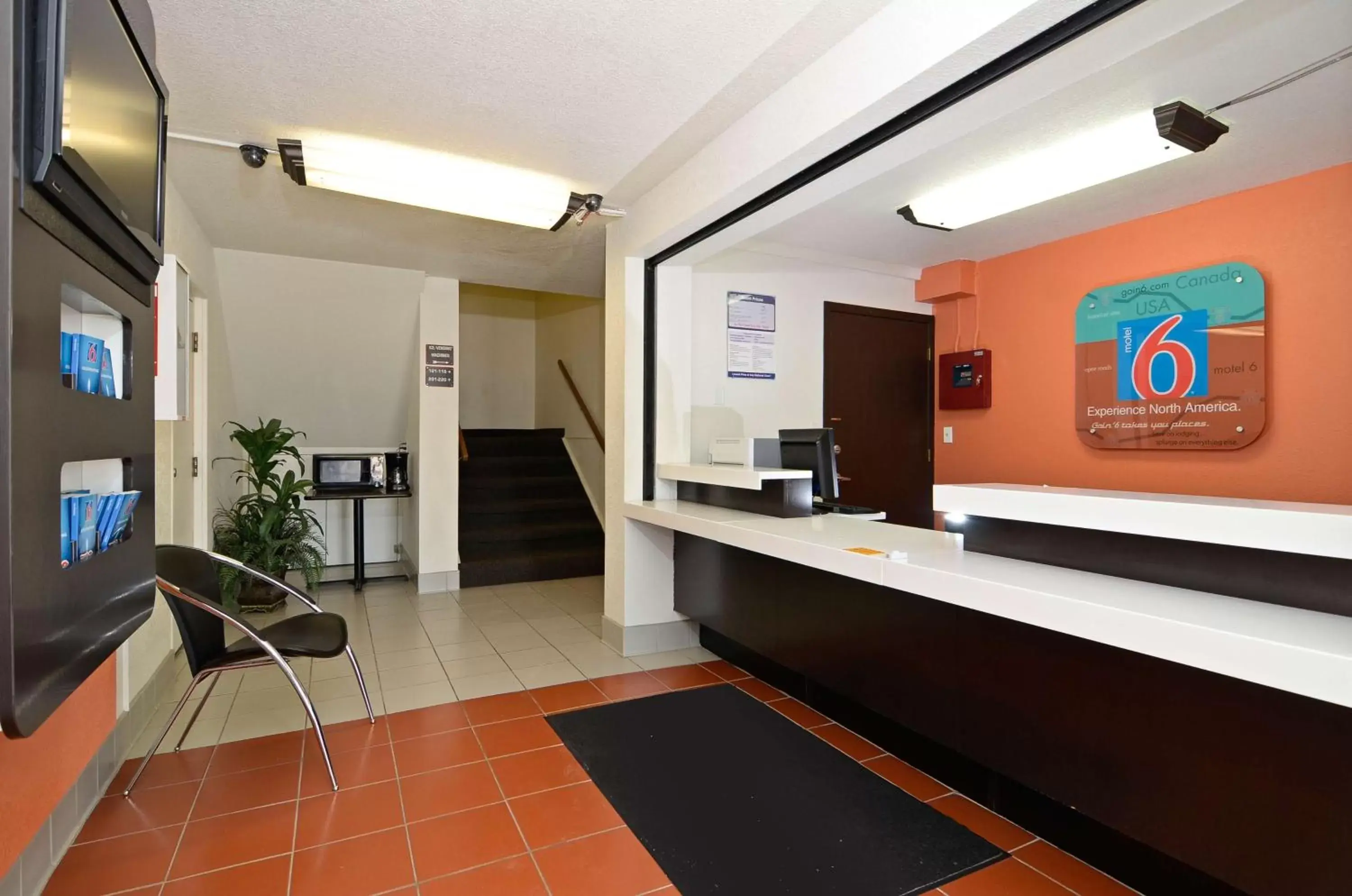 Communal lounge/ TV room, Lobby/Reception in Motel 6-South Haven, KS