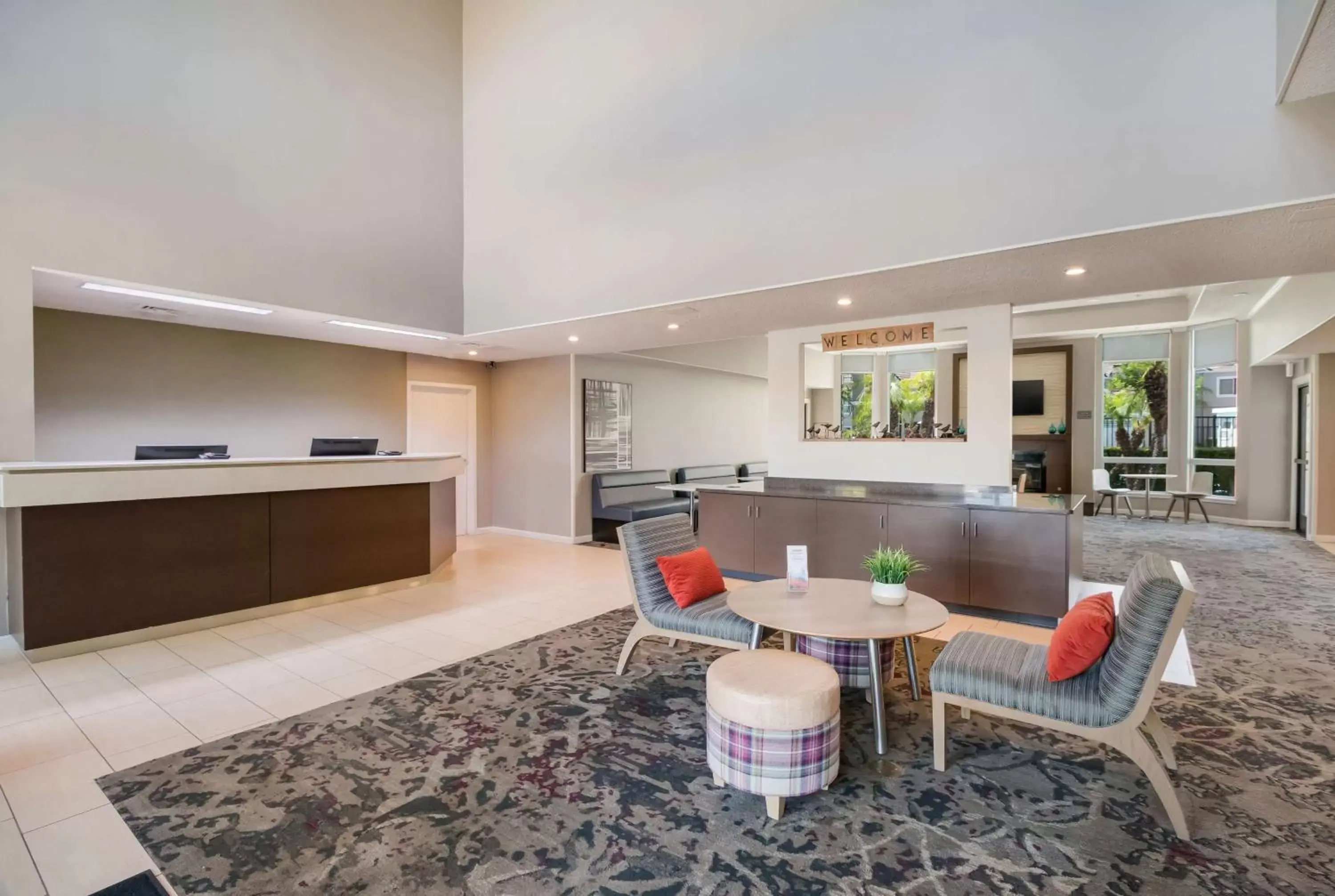 Lobby or reception, Kitchen/Kitchenette in Sonesta ES Suites Huntington Beach Fountain Valley