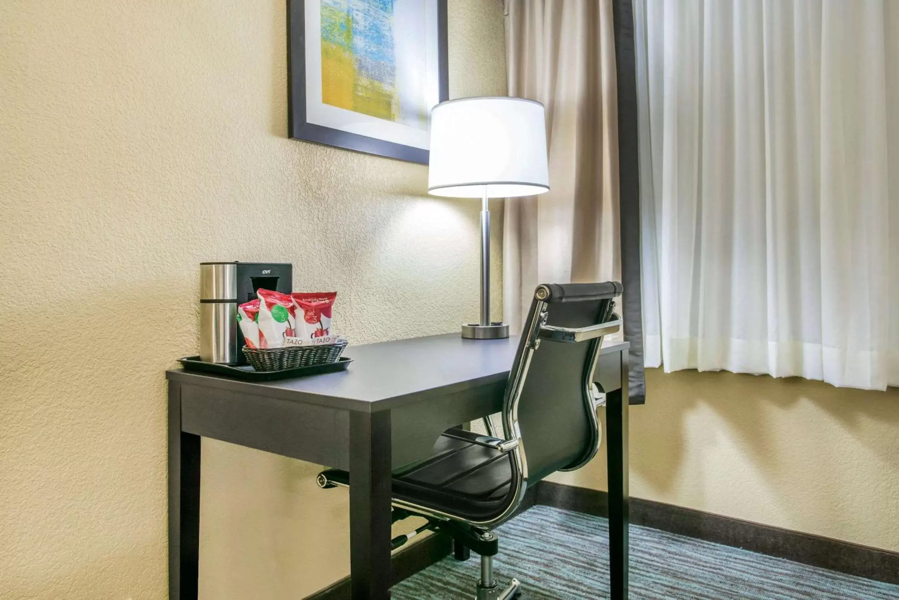 Photo of the whole room, TV/Entertainment Center in Clarion Inn Dayton Airport