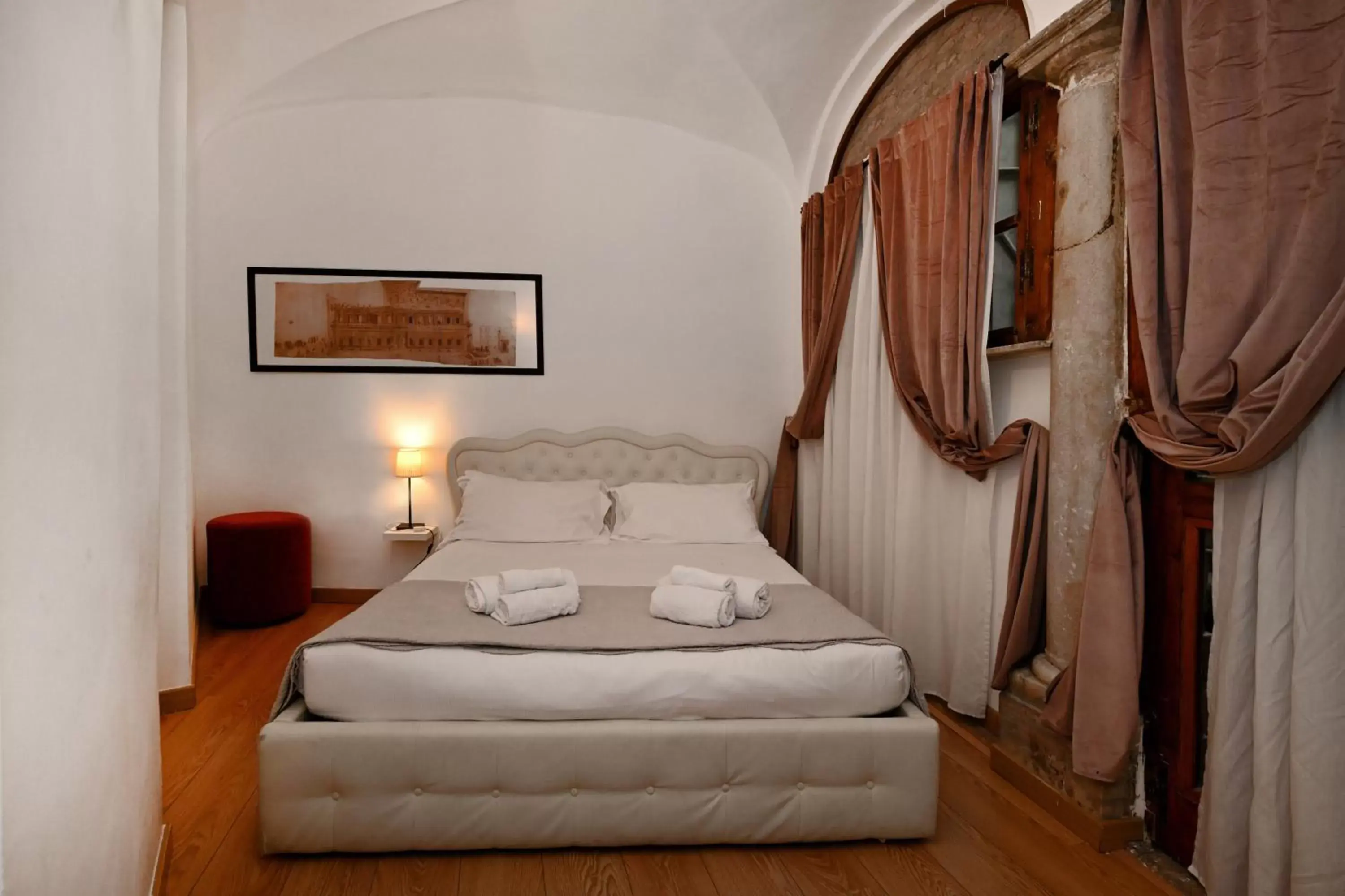Bedroom, Bed in Residenze Romanae - Sangallo Rooms