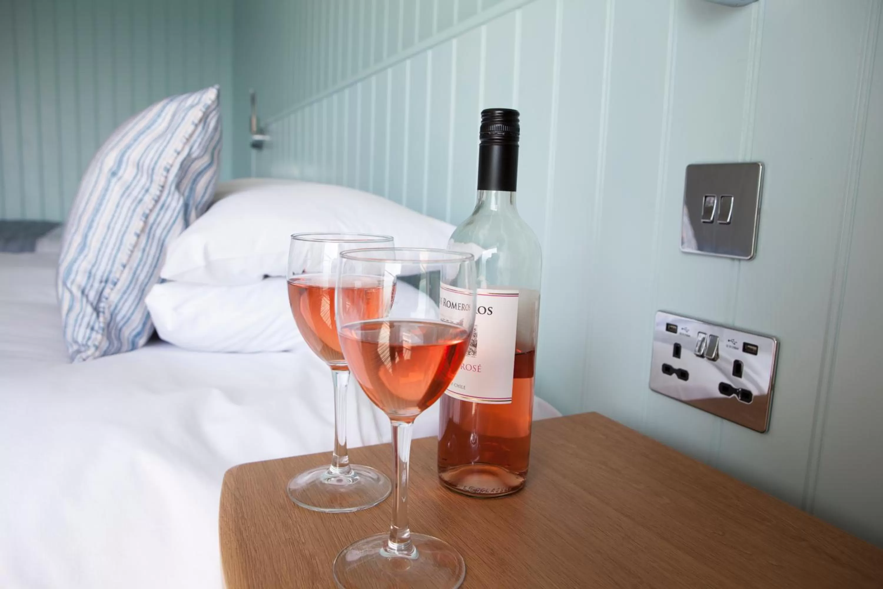 Alcoholic drinks, Bed in Luccombe Hall Hotel