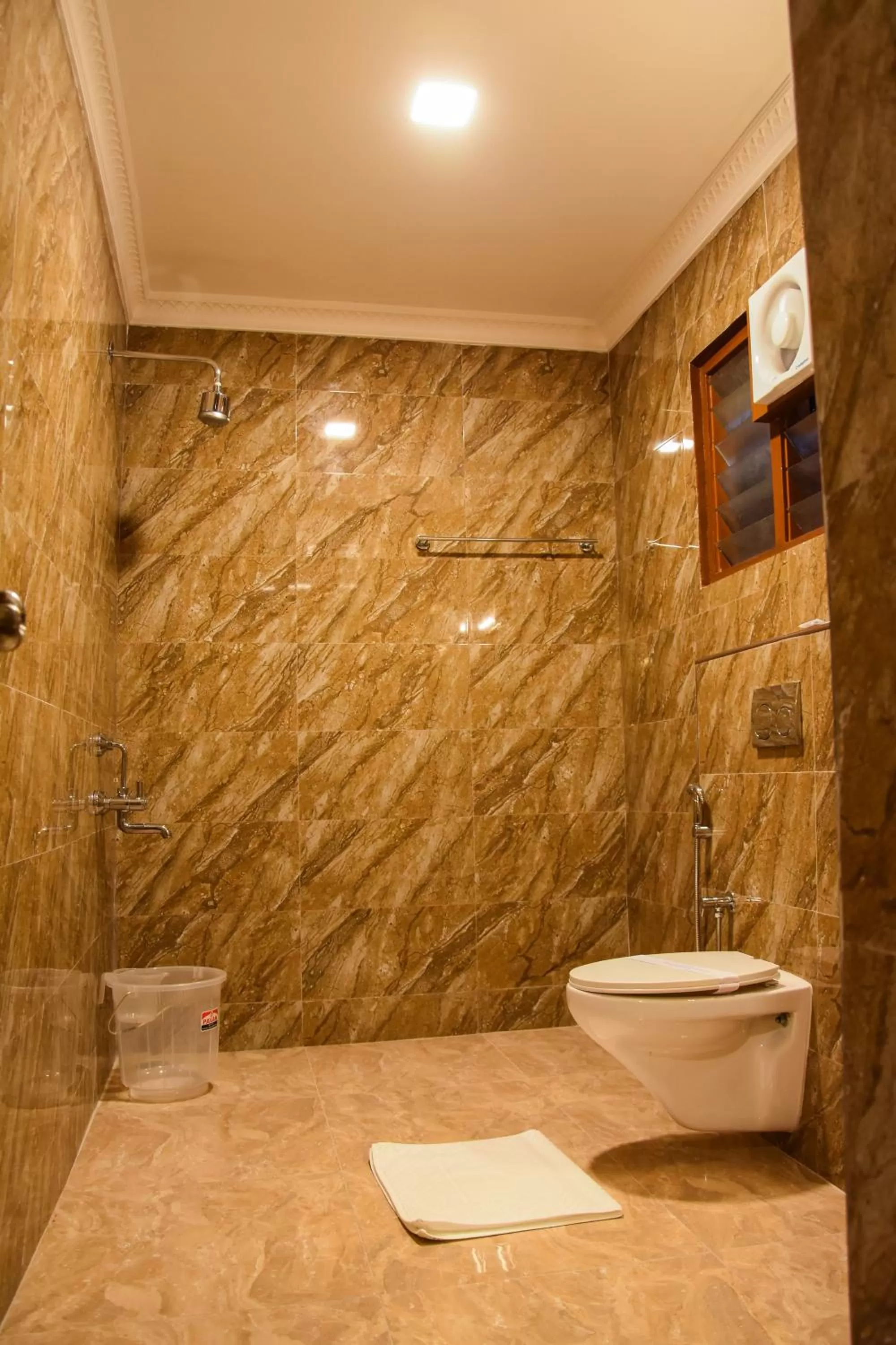 Bathroom in Poppys Tower Tiruppur