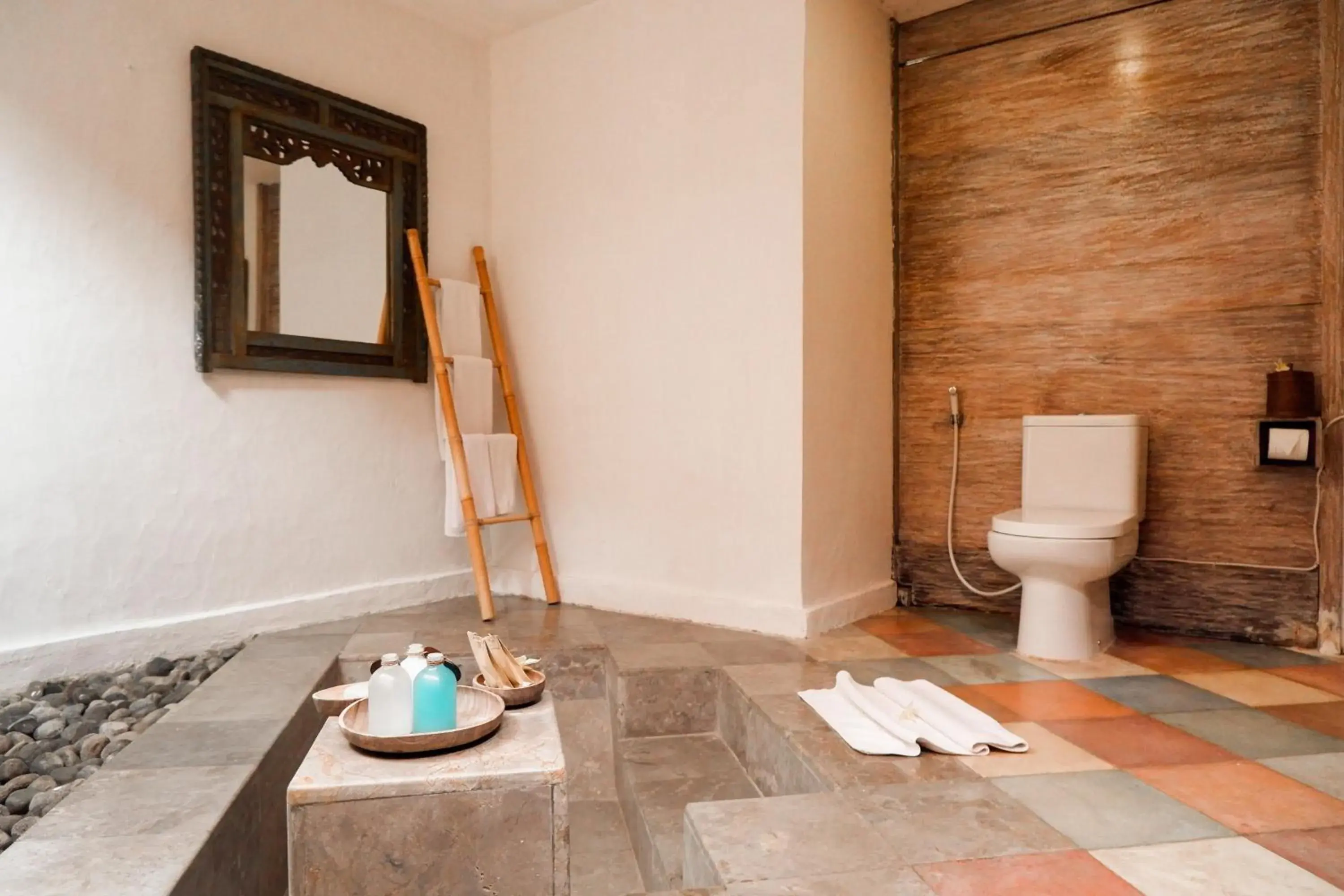 Shower in Visakha Sanur by Puri Signatures Shower in Visakha Sanur by Puri Signatures