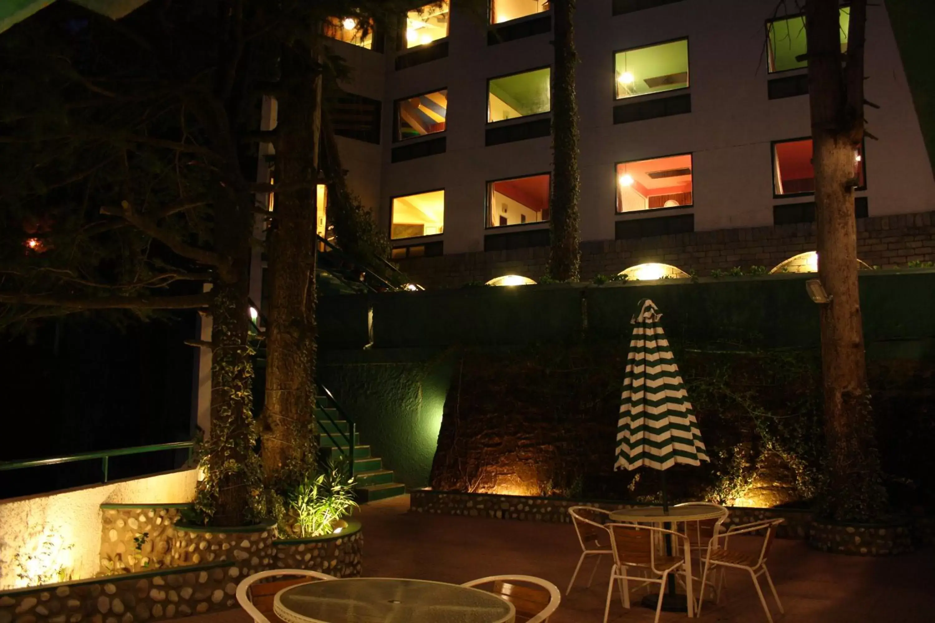 Facade/entrance in Honeymoon Inn Shimla Facade/entrance in Honeymoon Inn Shimla