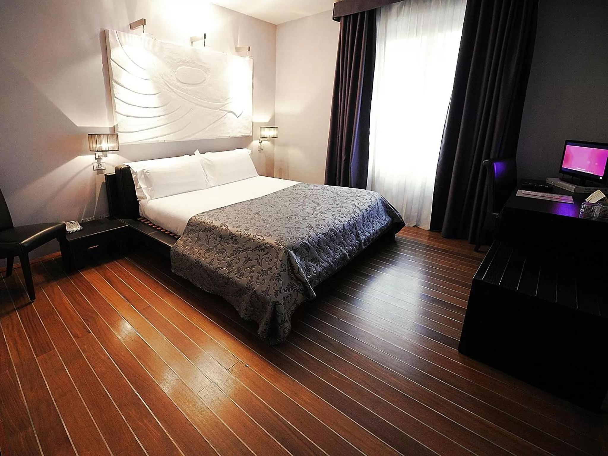 Photo of the whole room, Bed in Borghese Palace Art Hotel