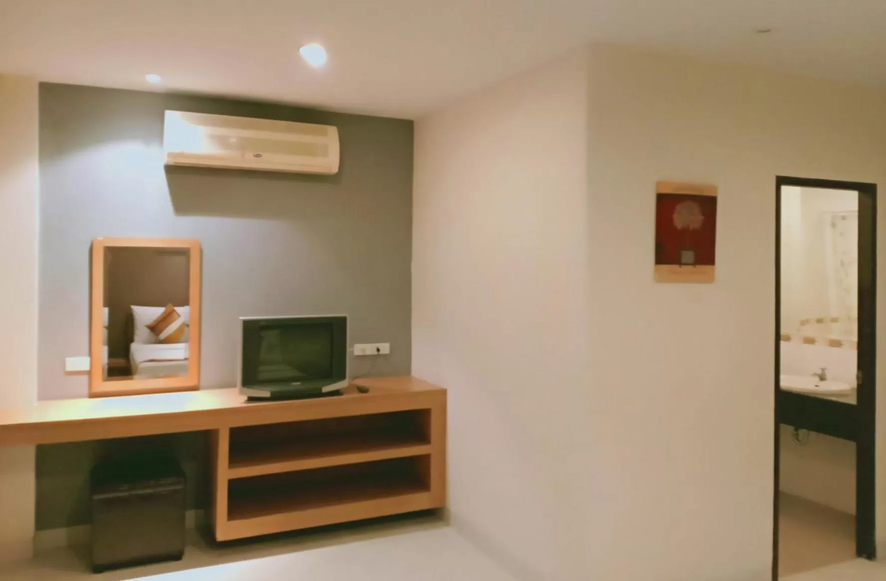 Photo of the whole room in Sena House