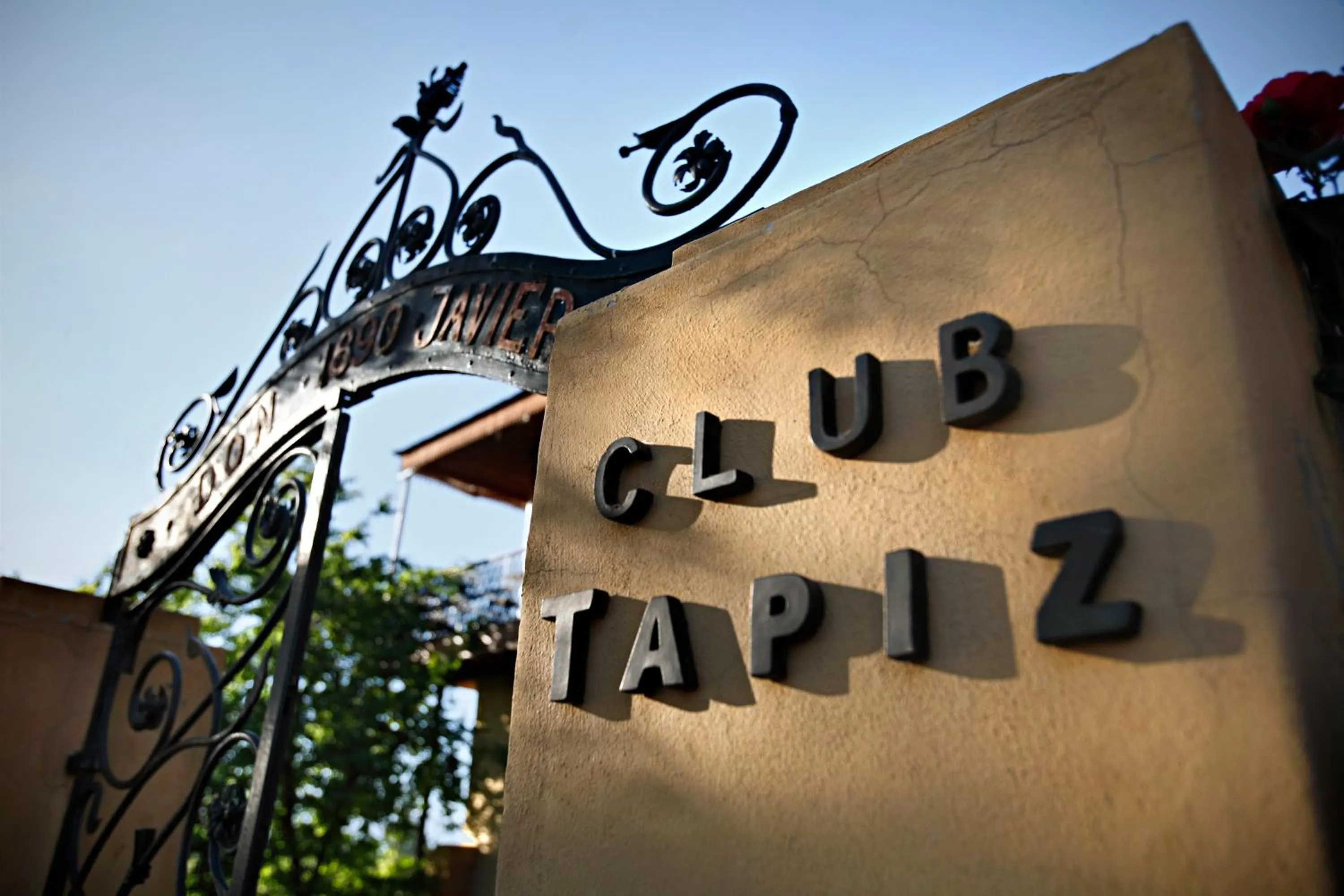 Decorative detail in Club Tapiz