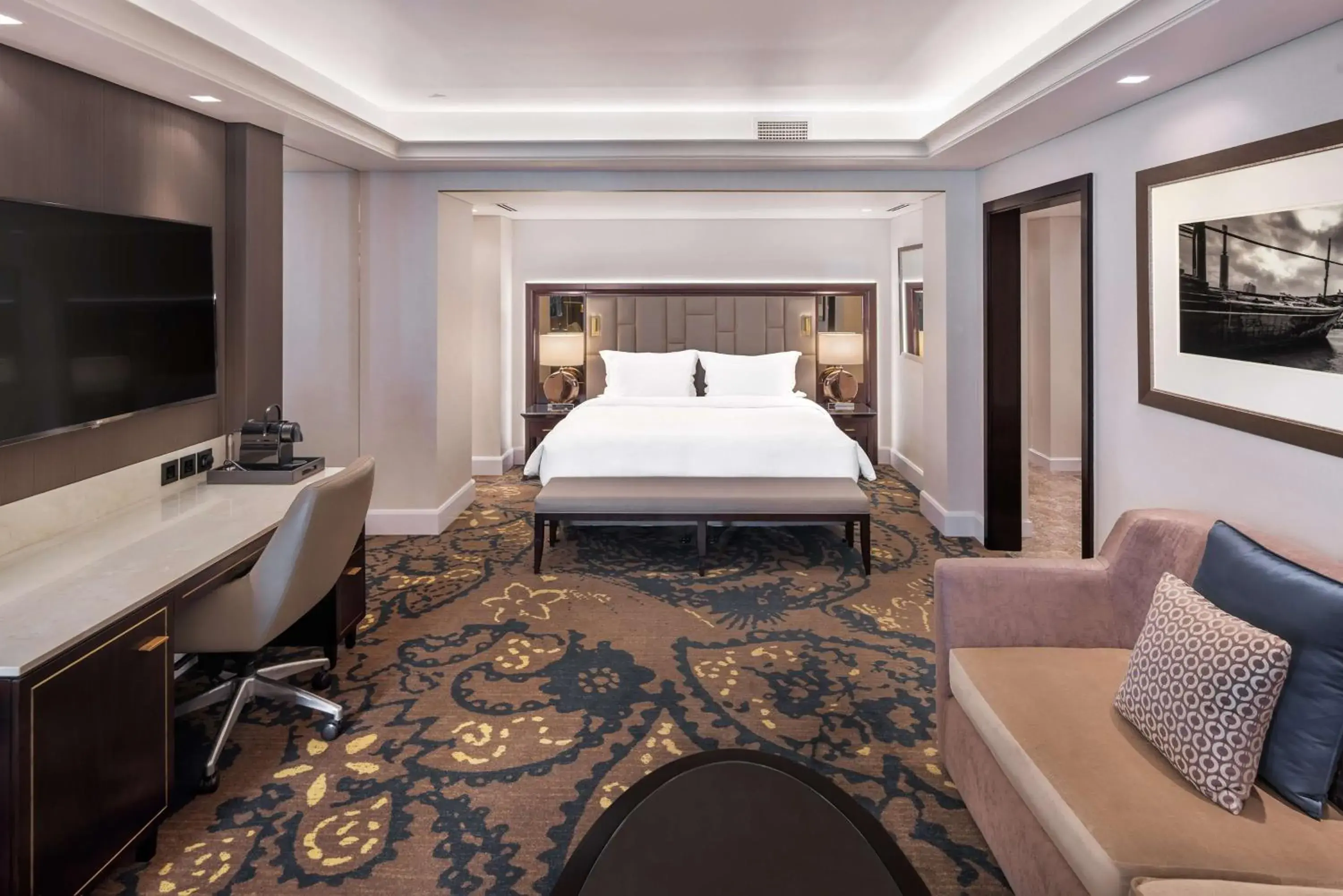 Photo of the whole room in Radisson Blu Hotel, Dubai Deira Creek