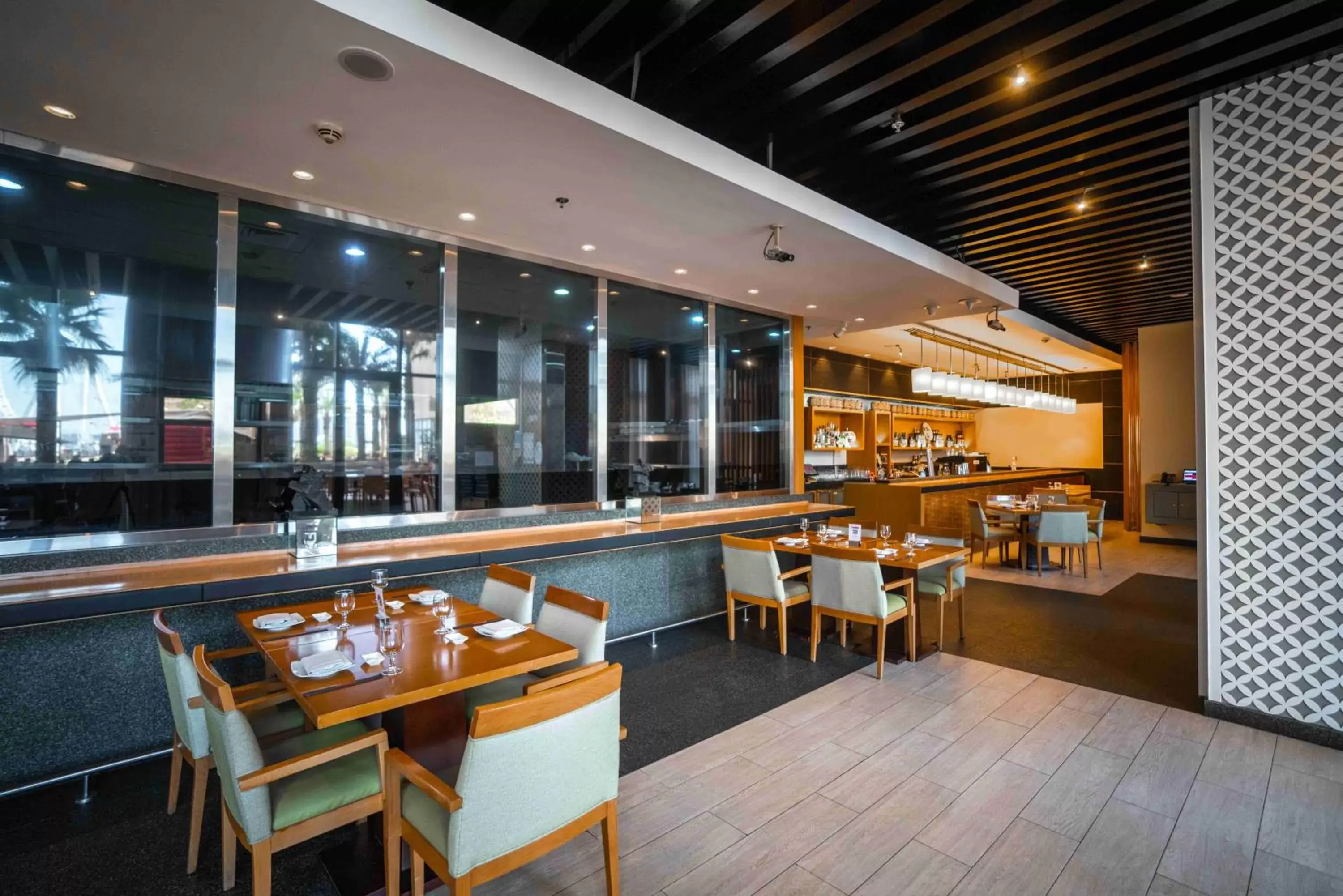 Restaurant/Places to Eat in Amwaj Rotana, Jumeirah Beach - Dubai