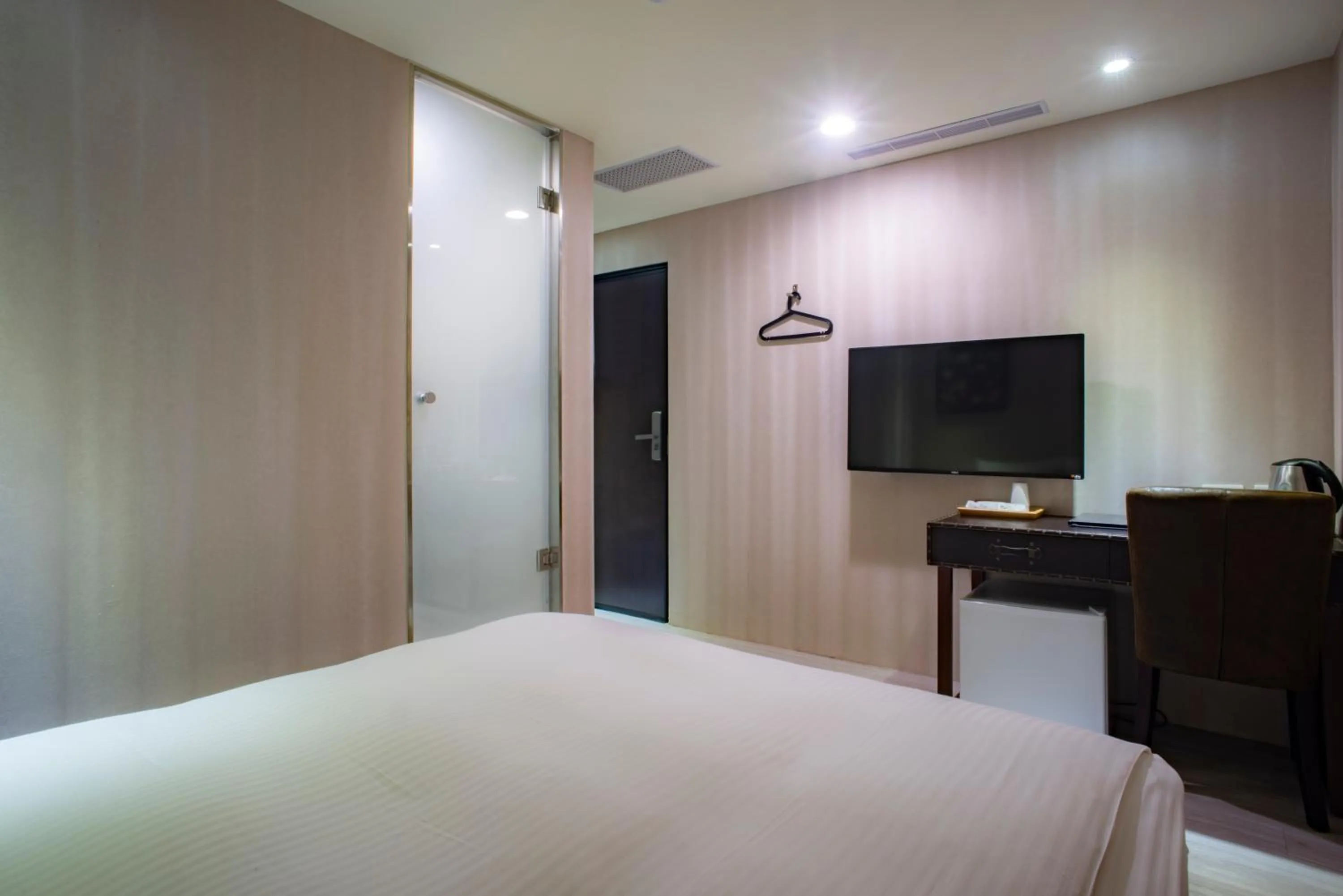 Photo of the whole room, Bed in XinsheHotel - Chungli