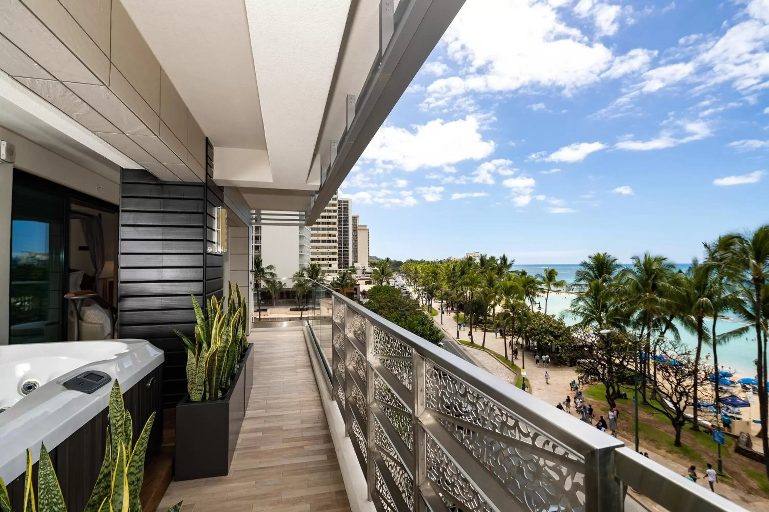 Balcony/Terrace in ESPACIO THE JEWEL OF WAIKIKI