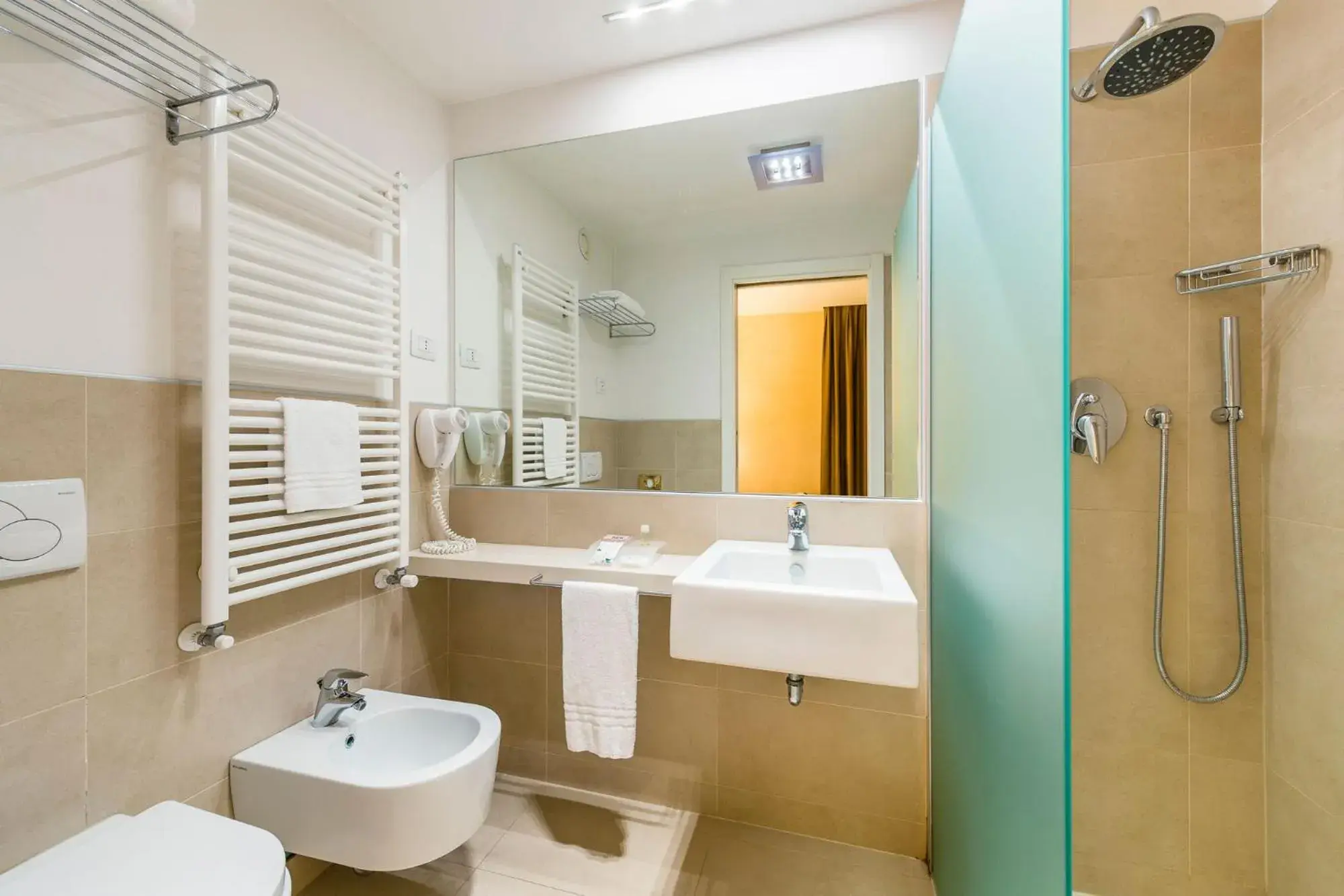 Shower, Bathroom in Base Hotel