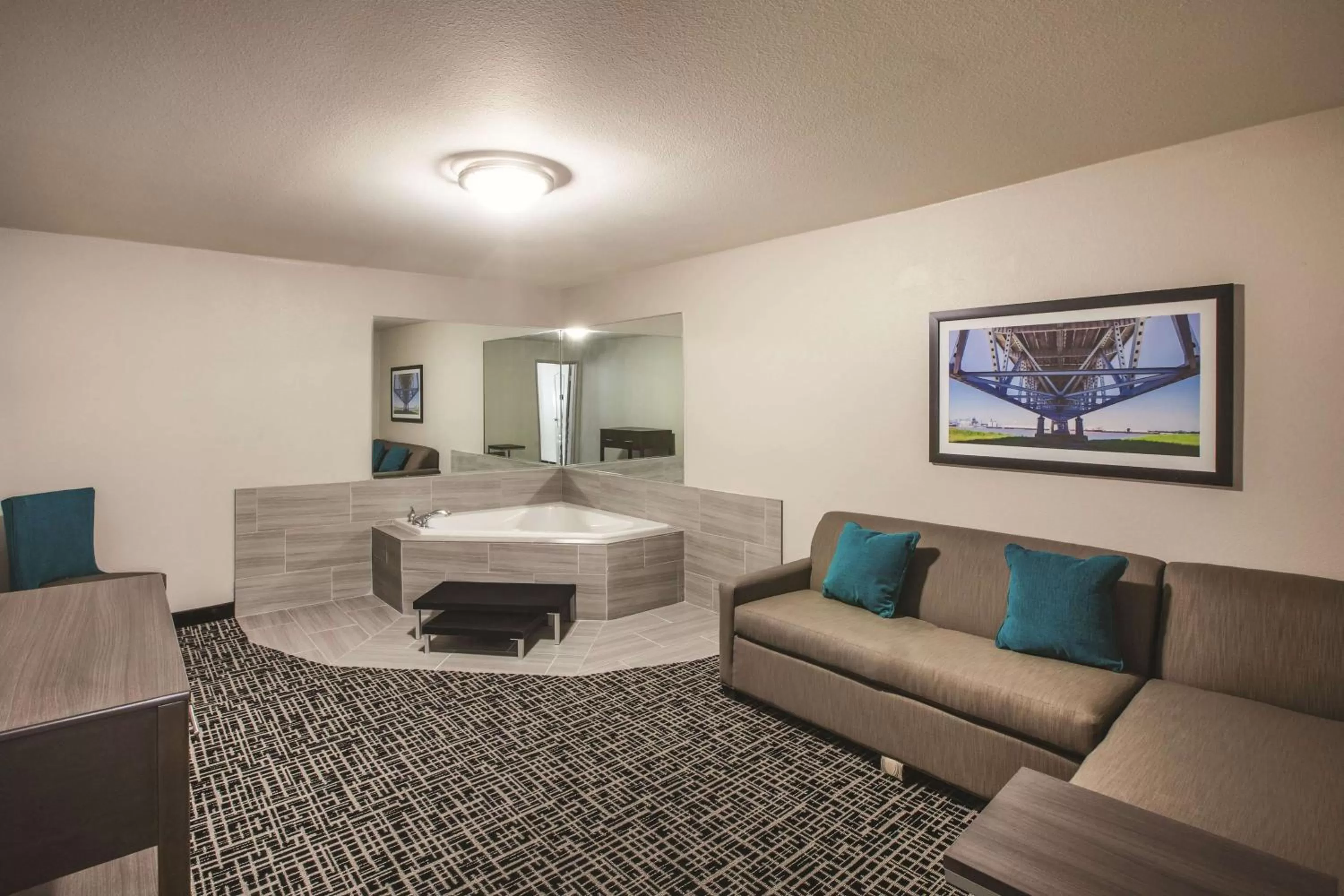 Photo of the whole room in La Quinta by Wyndham Walker - Denham Springs