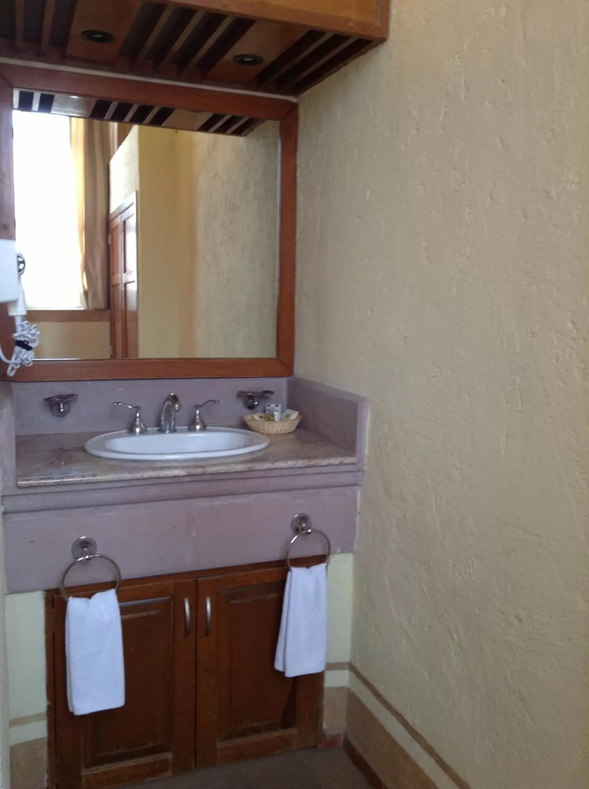 Bathroom in Hotel Quinta Santiago