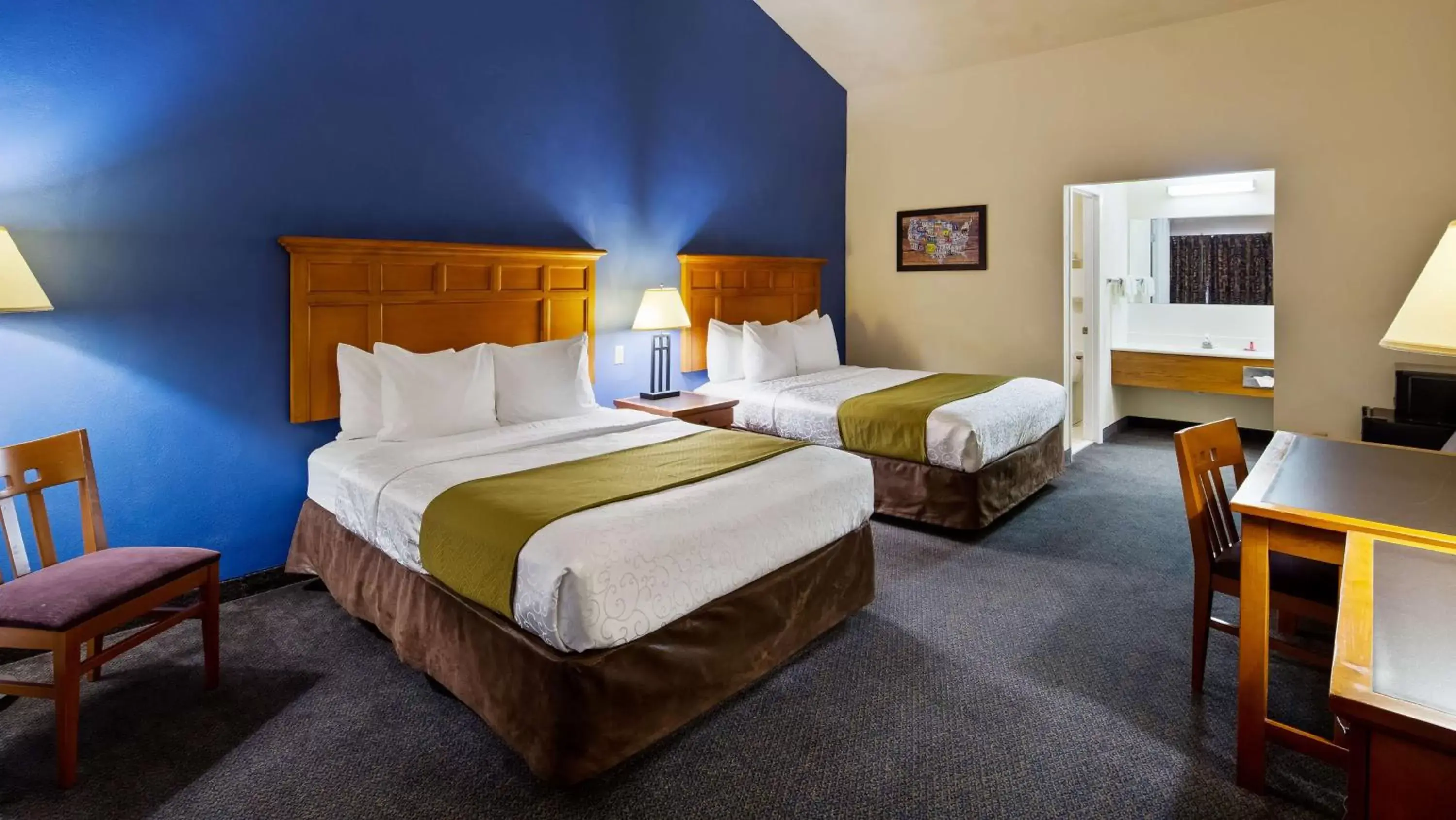 Photo of the whole room, Bed in SureStay Hotel by Best Western Greenville