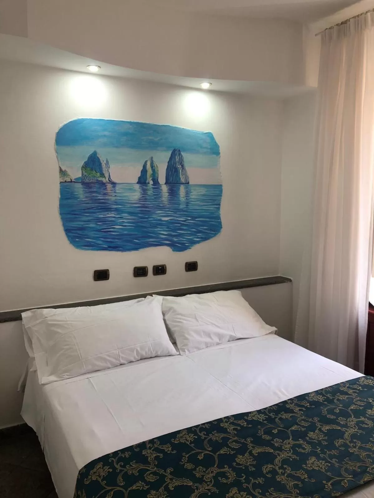 Photo of the whole room, Bed in Hotel Europeo Napoli