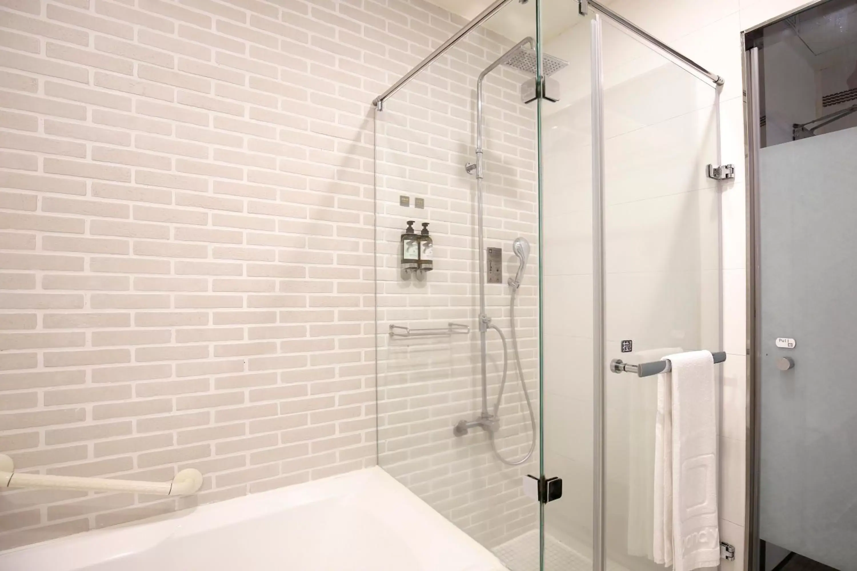 Shower, Bathroom in Dandy Hotel - Tianjin Branch