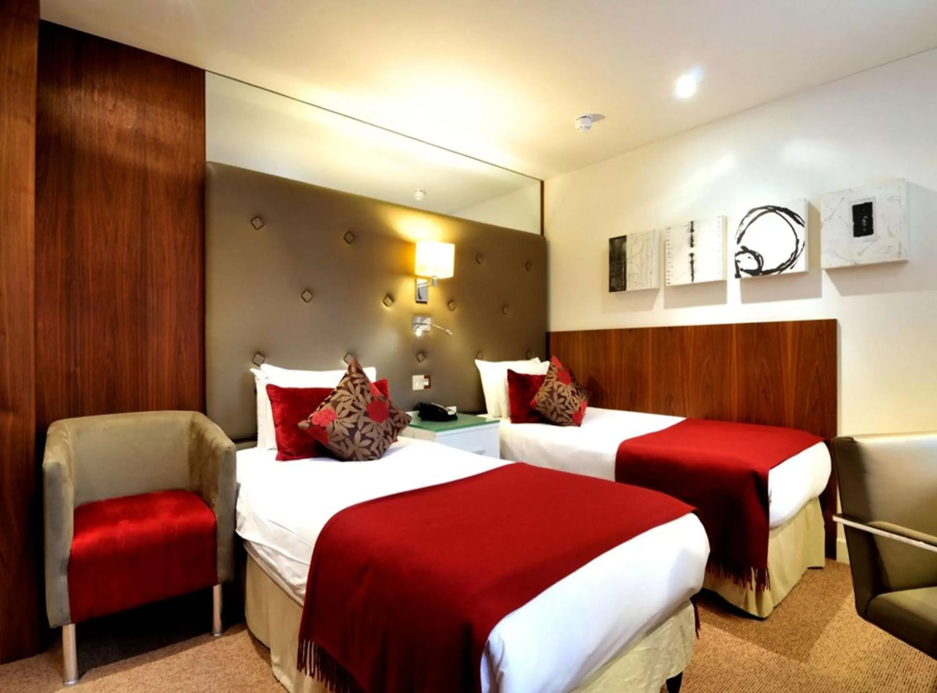 Bedroom, Bed in DoubleTree By Hilton London - West End