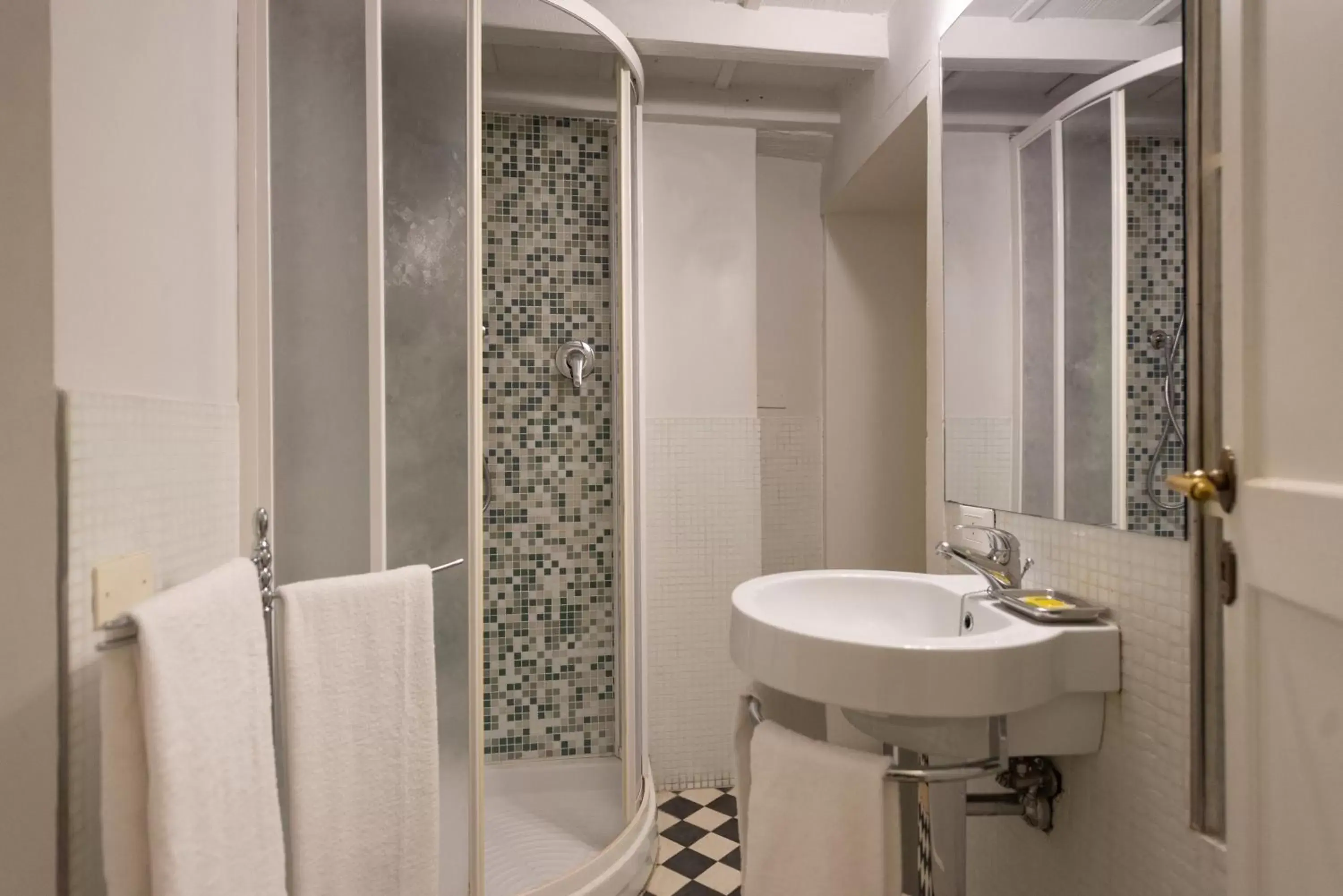 Shower, Bathroom in Corte Dei Neri